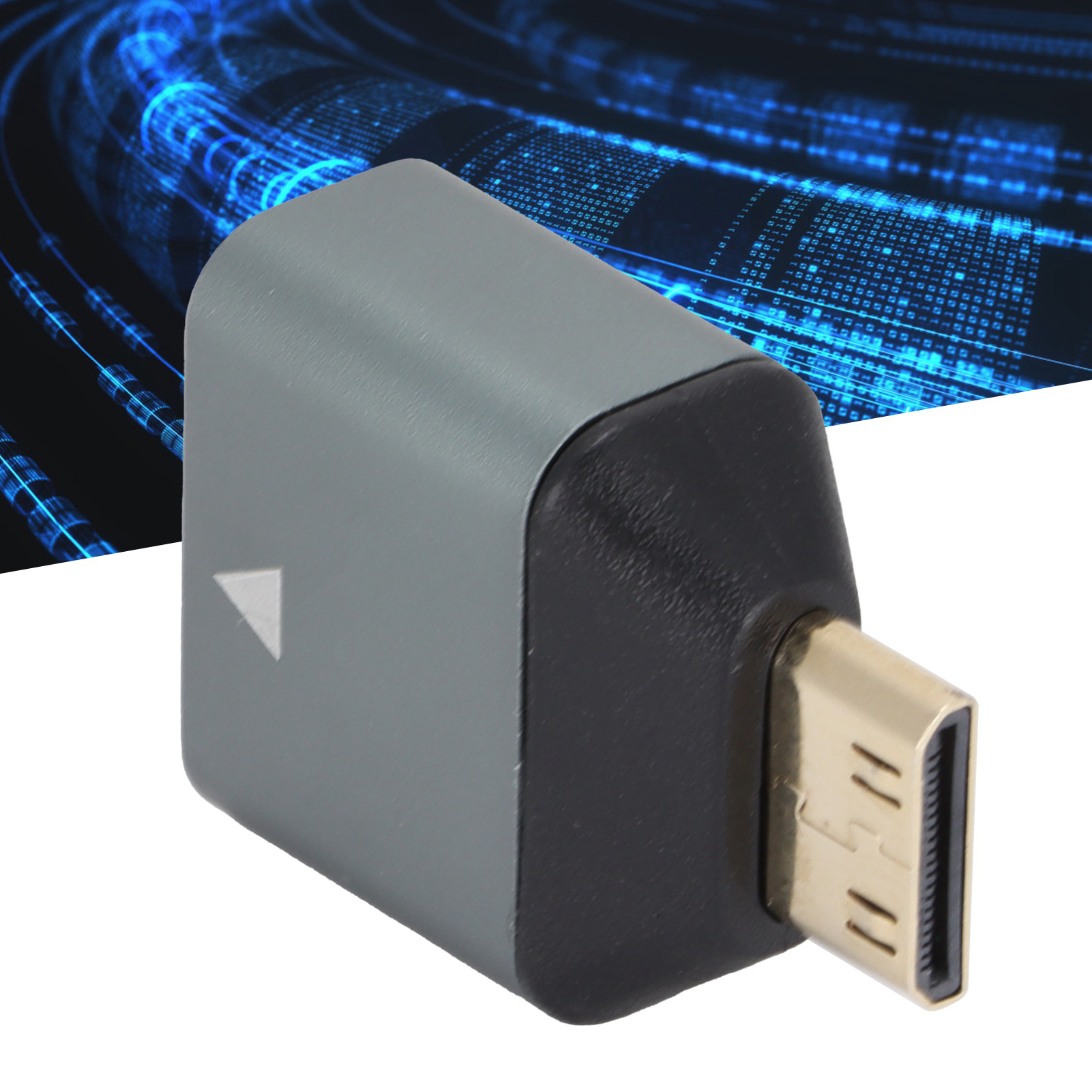 Ein grauer und schwarzer Adapter mit einem goldfarbenen Stecker. Der Hintergrund zeigt ein blaues, abstraktes digitales Design.