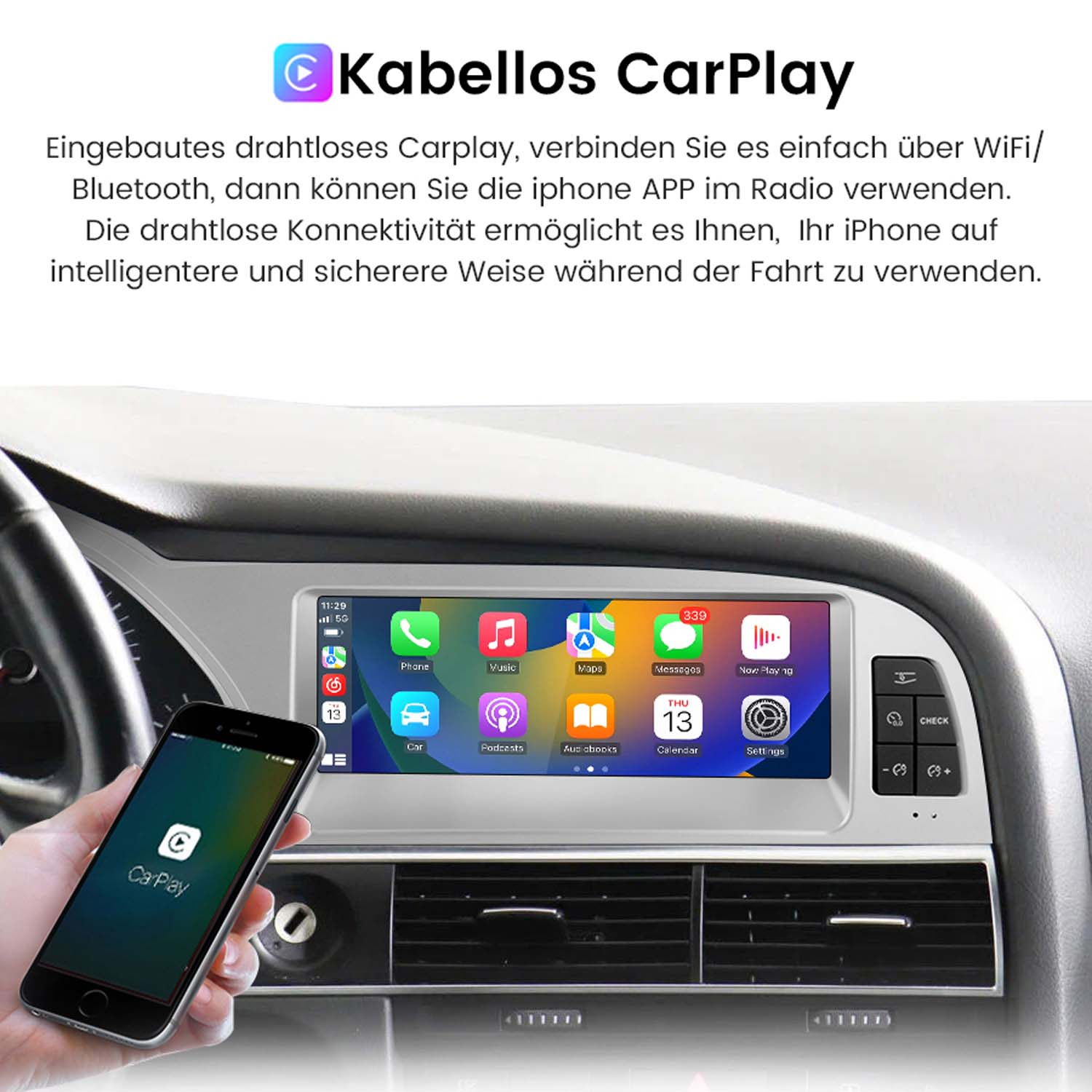 Deska rozdzielcza samochodu wyświetla CarPlay na ekranie. Ręka trzyma iPhone'a z interfejsem CarPlay. Ekran wyświetla ikony aplikacji.