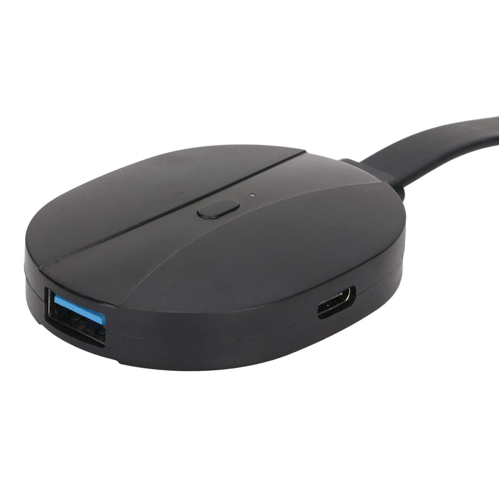 Ein schwarzer USB-Hub mit einem blauen USB-Anschluss, einem Micro-USB-Anschluss und einer kleinen Taste. Es hat ein Verbindungskabel.