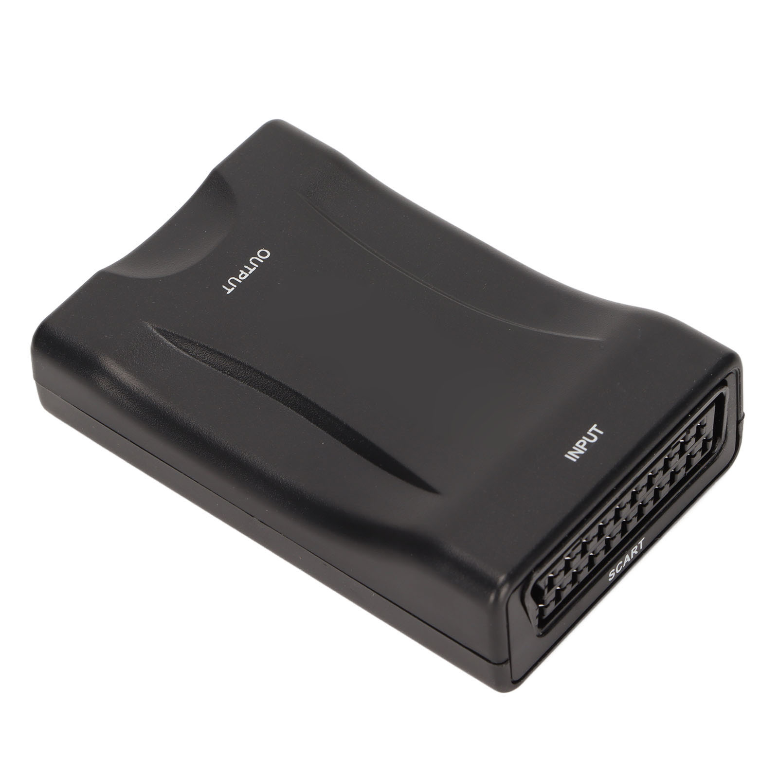 Schwarzer SCART-Adapter. Er hat einen Ausgangs- und einen Eingangsanschluss mit SCART-Anschluss, isoliert auf weißem Hintergrund.