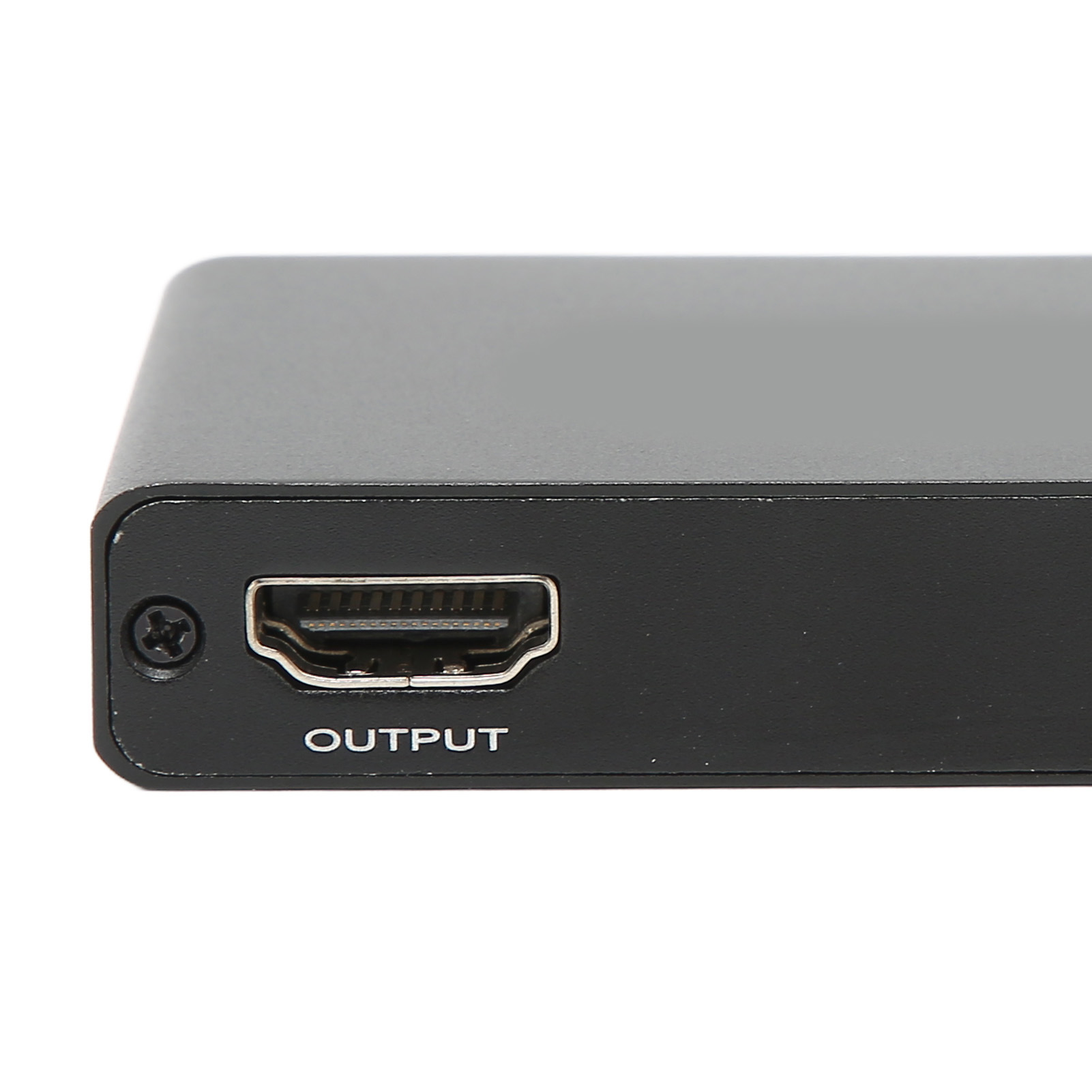 Ein schwarzes HDMI-Gerät mit einem Ausgangsanschluss wird gezeigt. Das Wort OUTPUT ist unter dem Anschluss aufgedruckt.