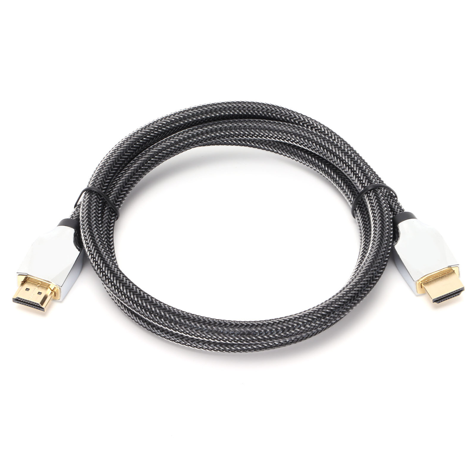 Ein HDMI-Kabel, schwarz und grau geflochten, liegt auf weißem Hintergrund. Anschlüsse sind weiß und goldfarben.