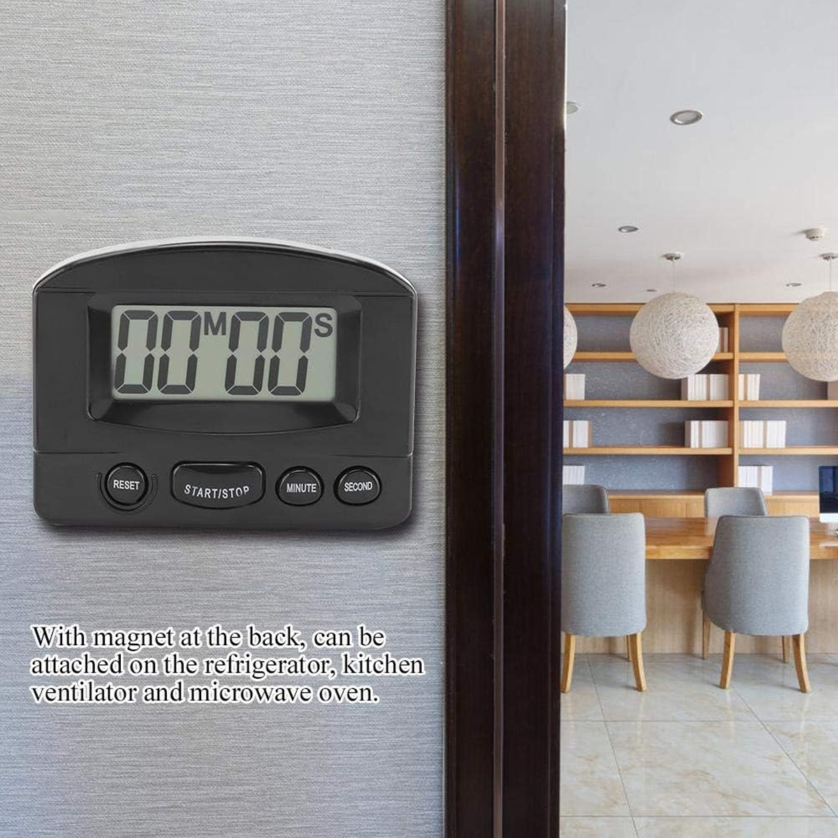 Schwarzer digitaler Küchentimer zeigt 00:00 an. Tasten sind Reset, Start/Stopp, Minute und Sekunde. Er befindet sich auf einem Kühlschrank.
