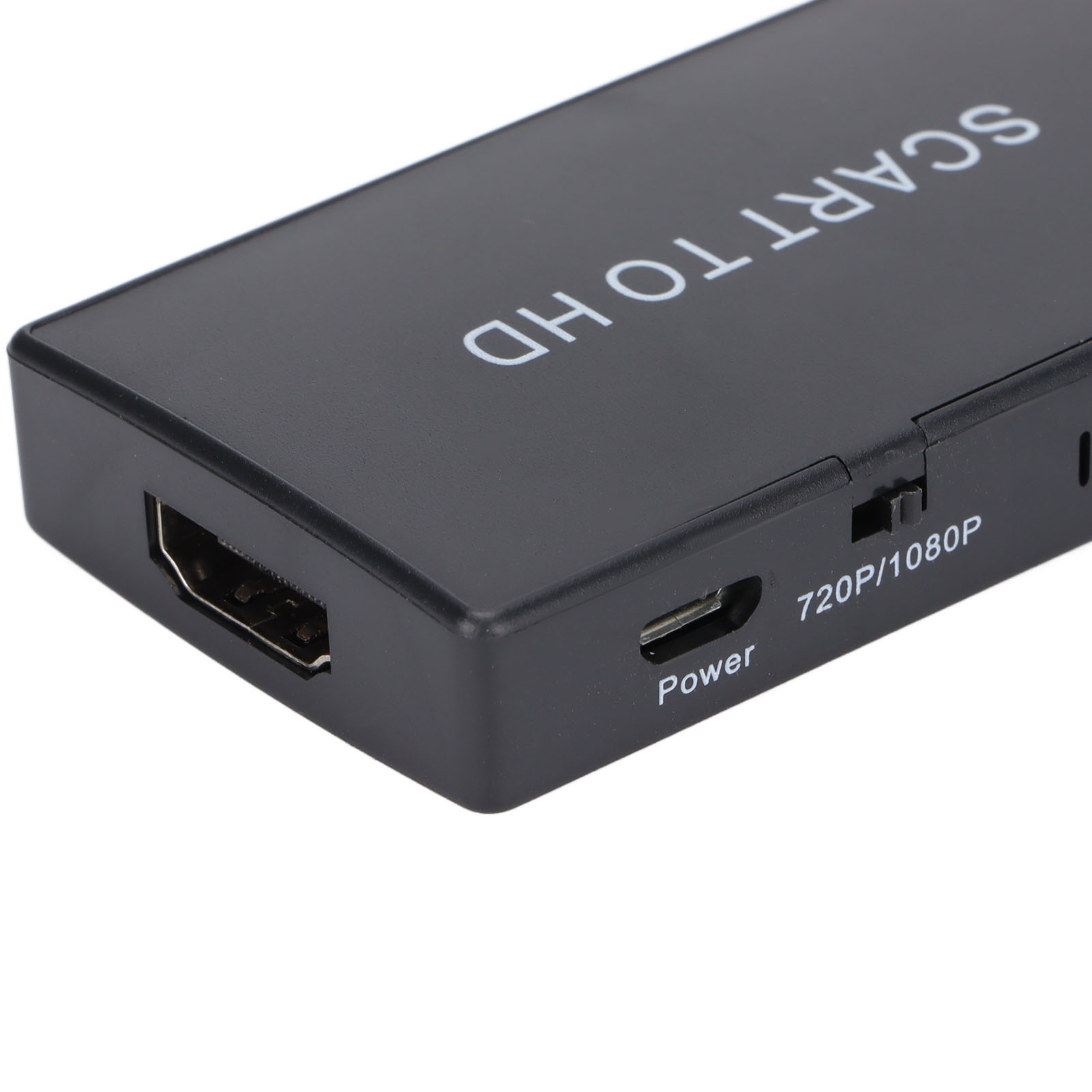 Schwarzer SCART-zu-HD-Adapter. Mit HDMI-Anschluss, Stromeingang und 720P/1080P-Label. Weißer Text auf schwarzem Untergrund.
