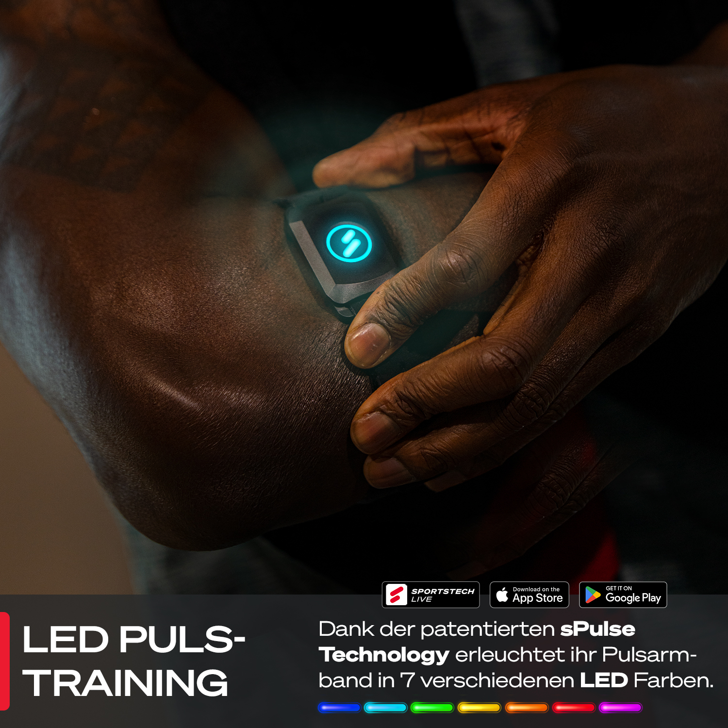 Nahaufnahme eines Arms mit einem schwarzen Gerät, das blaues Licht aussendet. Text sagt LED-Pulstraining. App Store Logos sind sichtbar.