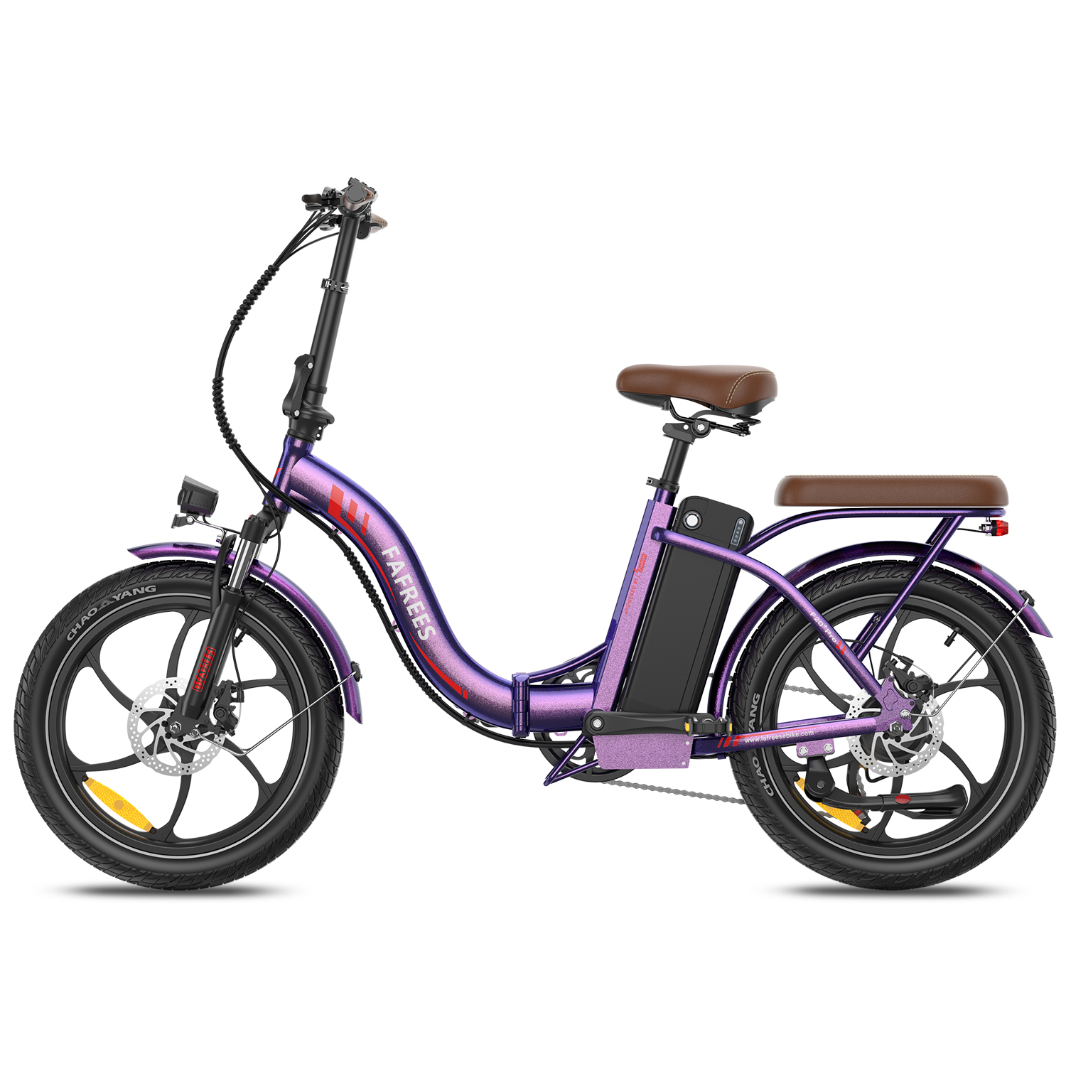 Lila Elektrofahrrad mit schwarzen Reifen und braunem Sitz. Der Markenname ist sichtbar. Der Hintergrund ist weiß.