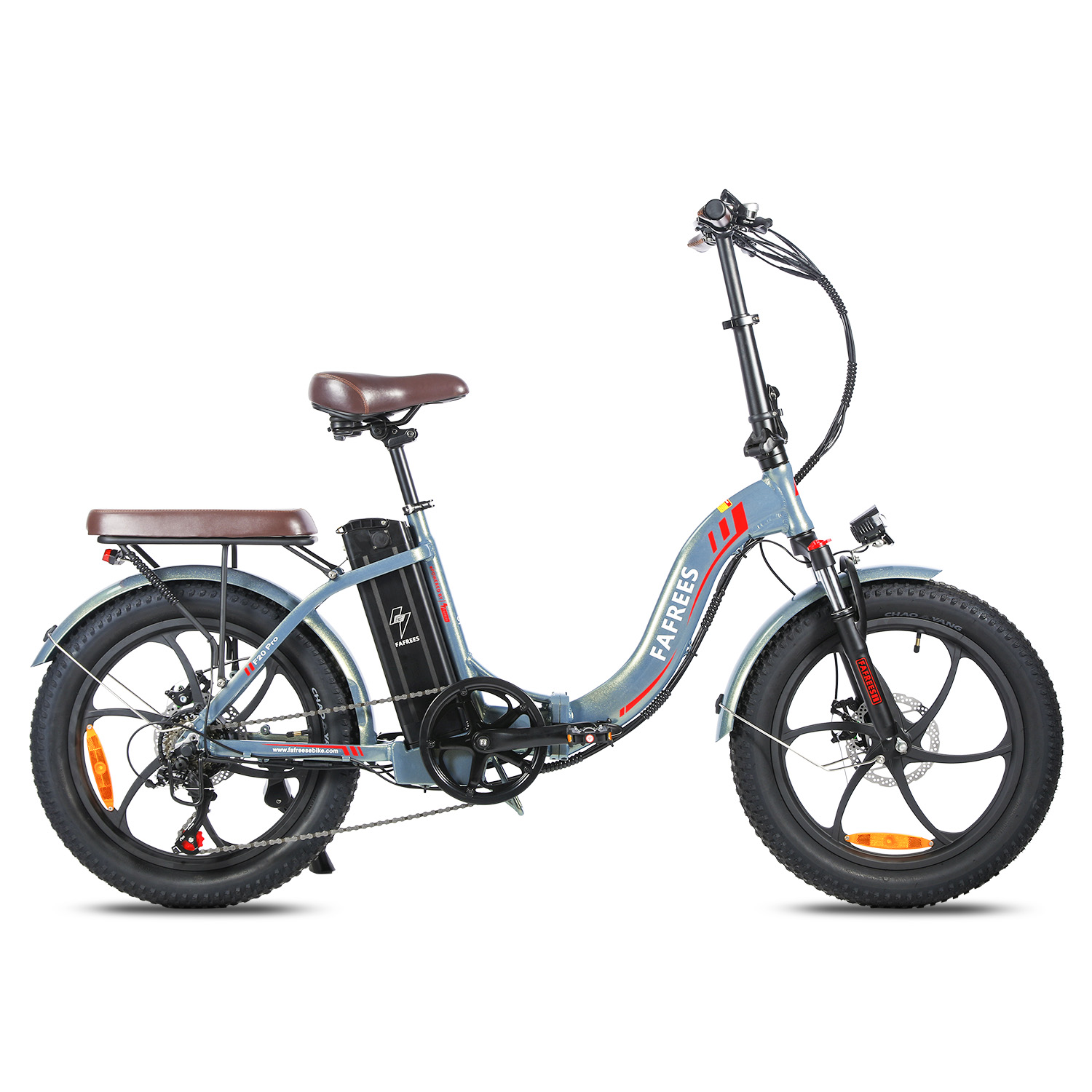 Ein blaues, zusammenklappbares Elektrofahrrad auf weißem Hintergrund. Es hat schwarze Reifen, einen braunen Sitz und die Marke FAFREES ist sichtbar.