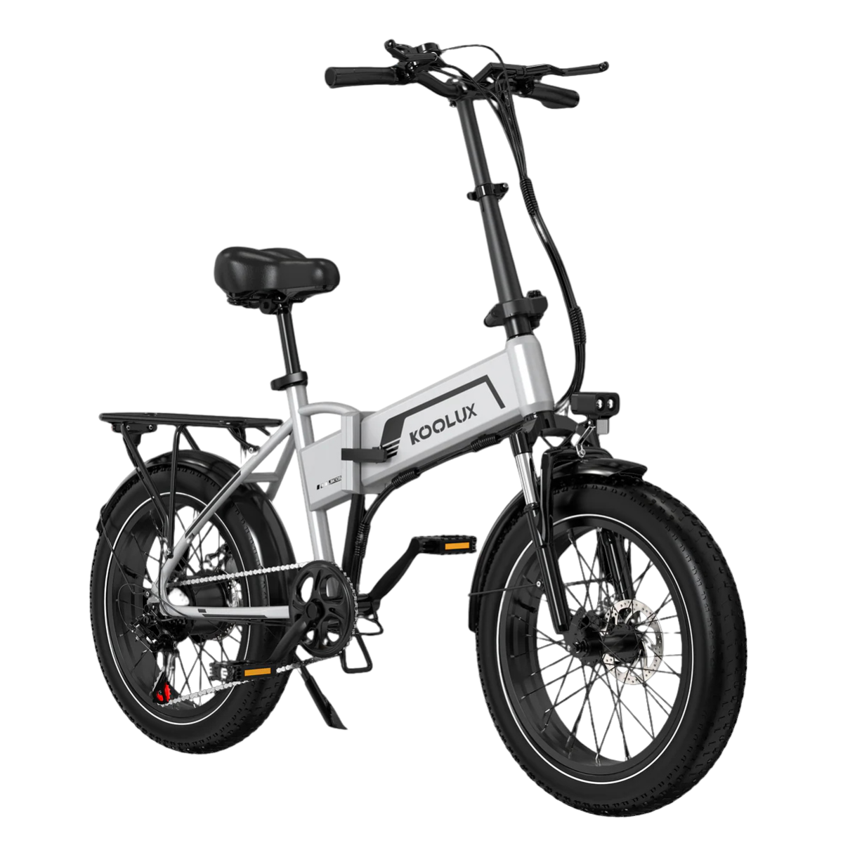 Srebrno-czarny rower elektryczny Koolux. Ma czarne opony, siodełko, kierownicę i bagażnik. Tło jest białe.