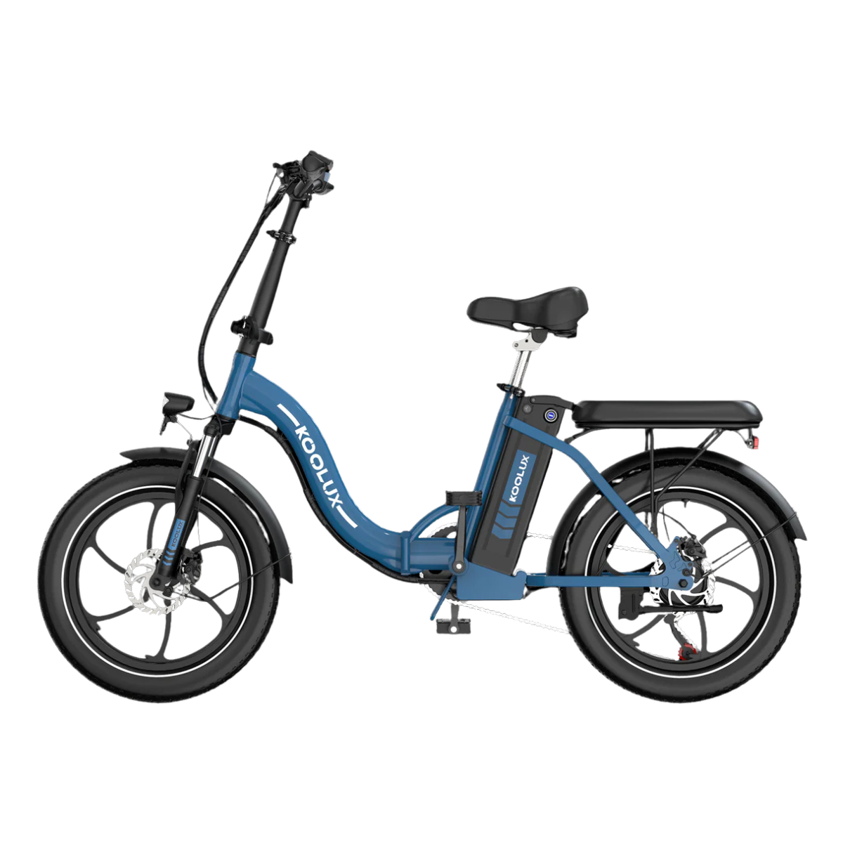 Niebieski rower elektryczny Koolux na białym tle. Ma czarne opony, siedzenie i kierownicę, z akumulatorem.