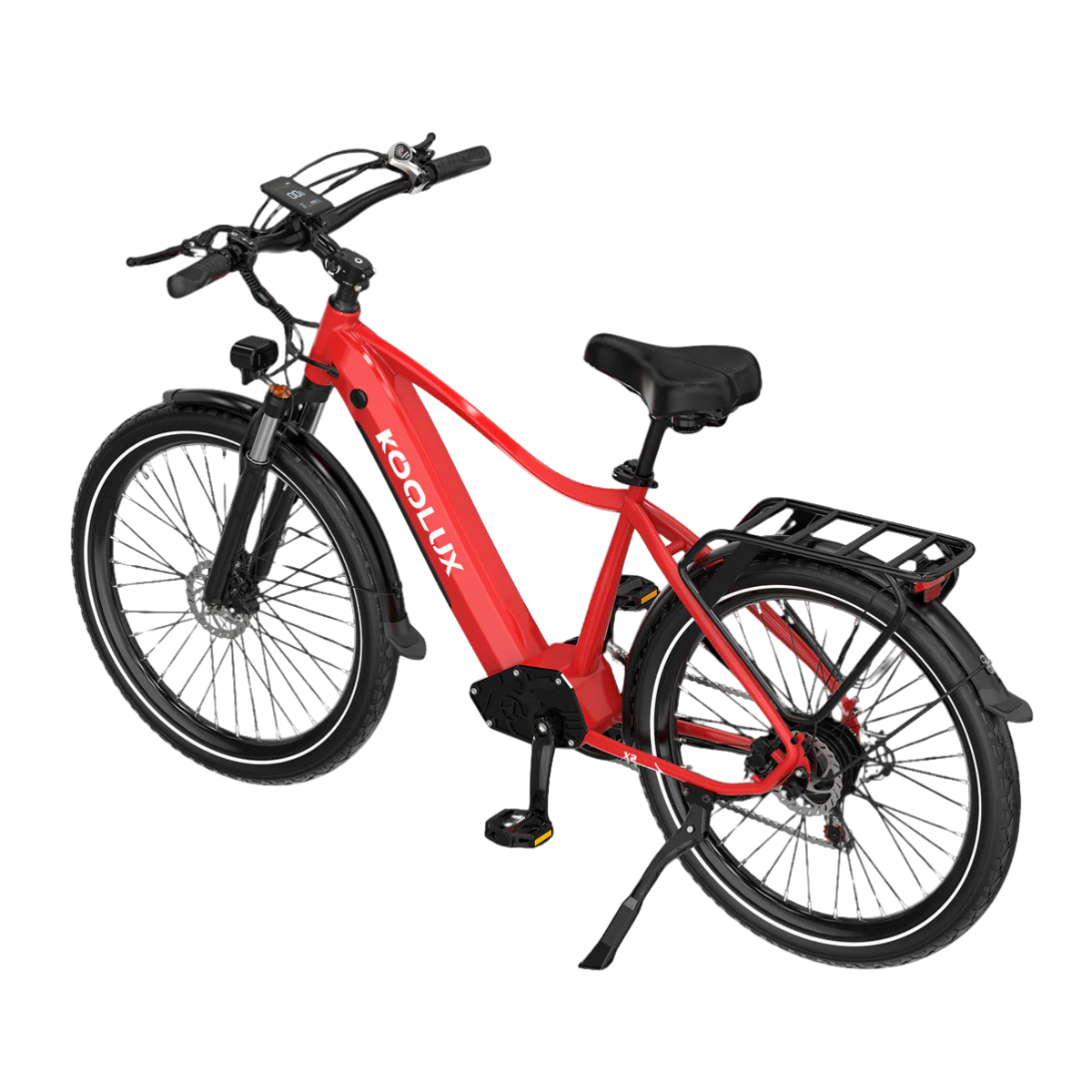 Czerwony rower elektryczny z czarnymi oponami i siedzeniem. Rama ma markę KOOLUX. Stoi na nóżce na białym tle.