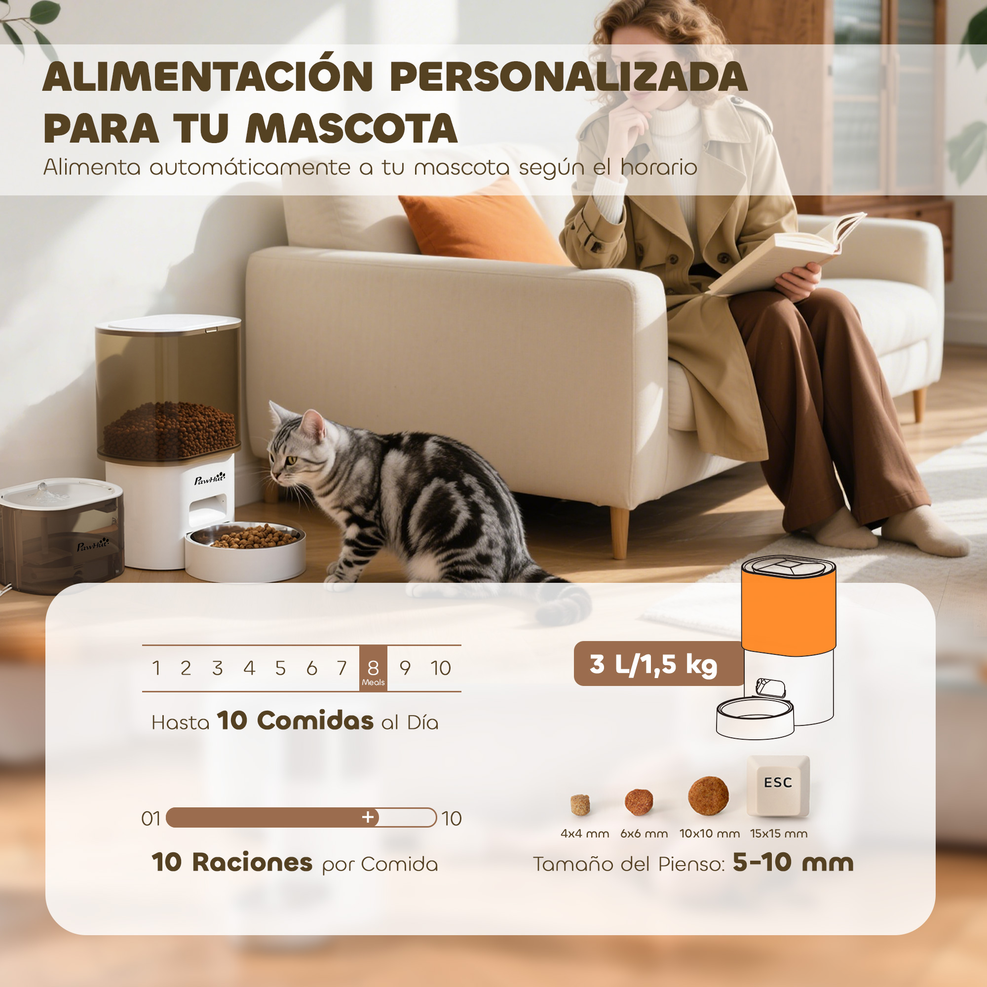Un gato cerca de un dispensador de comida. Una mujer lee en un sofá. Promociona un sistema de comida personalizado para mascotas.