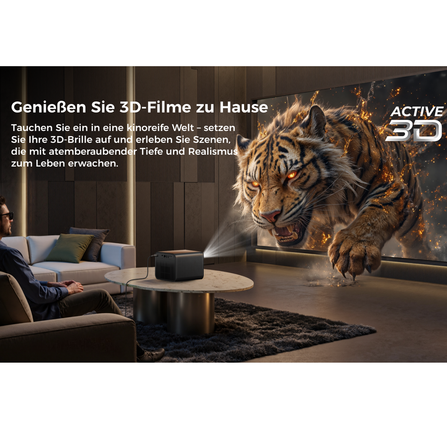 Ein Mann sieht sich einen 3D-Film über einen Tiger an. Ein Projektor steht auf einem Tisch. Die Wand zeigt einen 3D-Tiger.