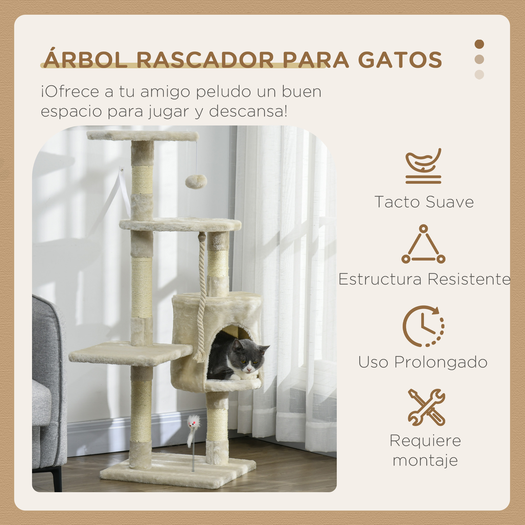 Árbol para gatos con gato dentro. Colores beige y crema. Incluye plataformas, postes rascadores y un juguete colgante. Fondo es una ventana.