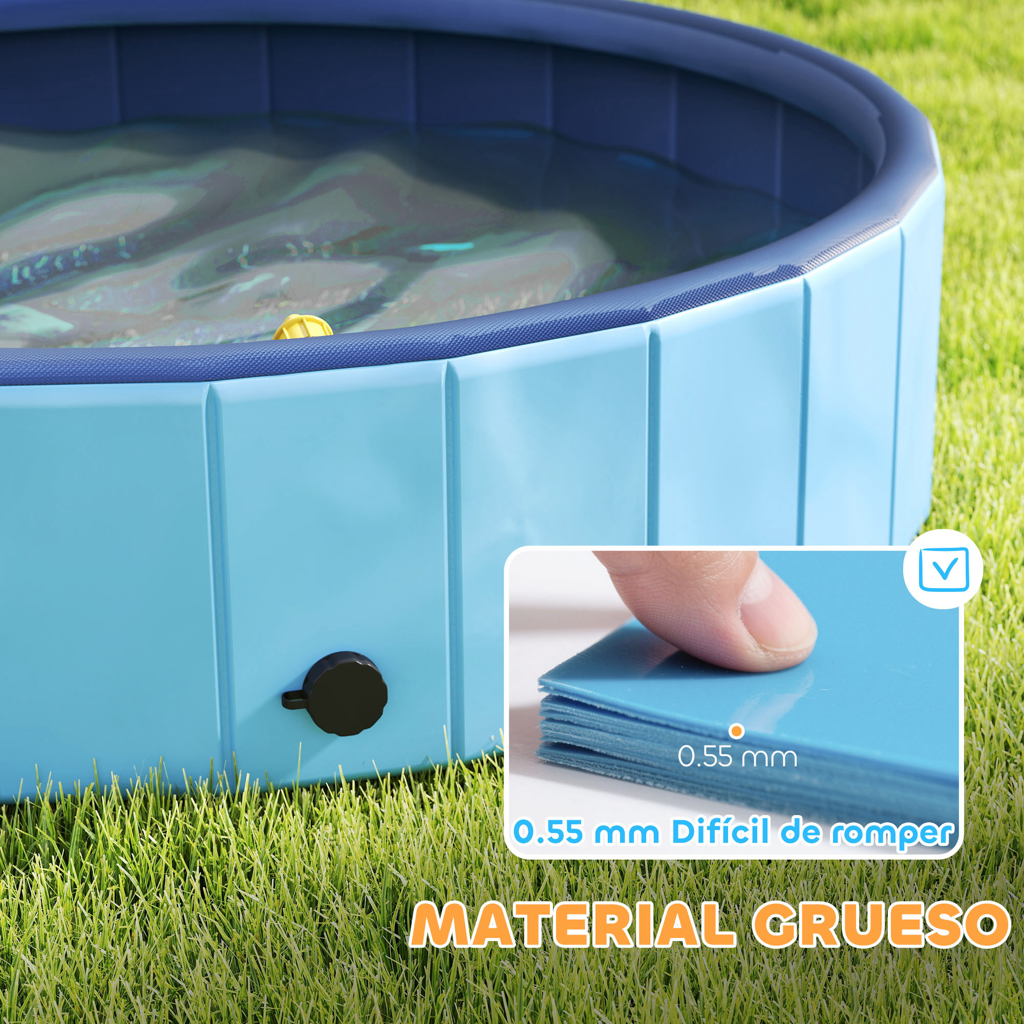 Una piscina inflable azul circular con agua, sobre hierba. Una mano muestra el grosor del material, 0,55 mm, difícil de romper.