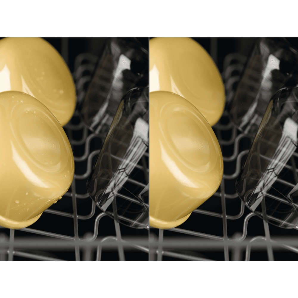 Żółte miski i szklanki w zmywarce. Miski są do góry dnem, a szklanki są przezroczyste. Metalowy stojak trzyma przedmioty.