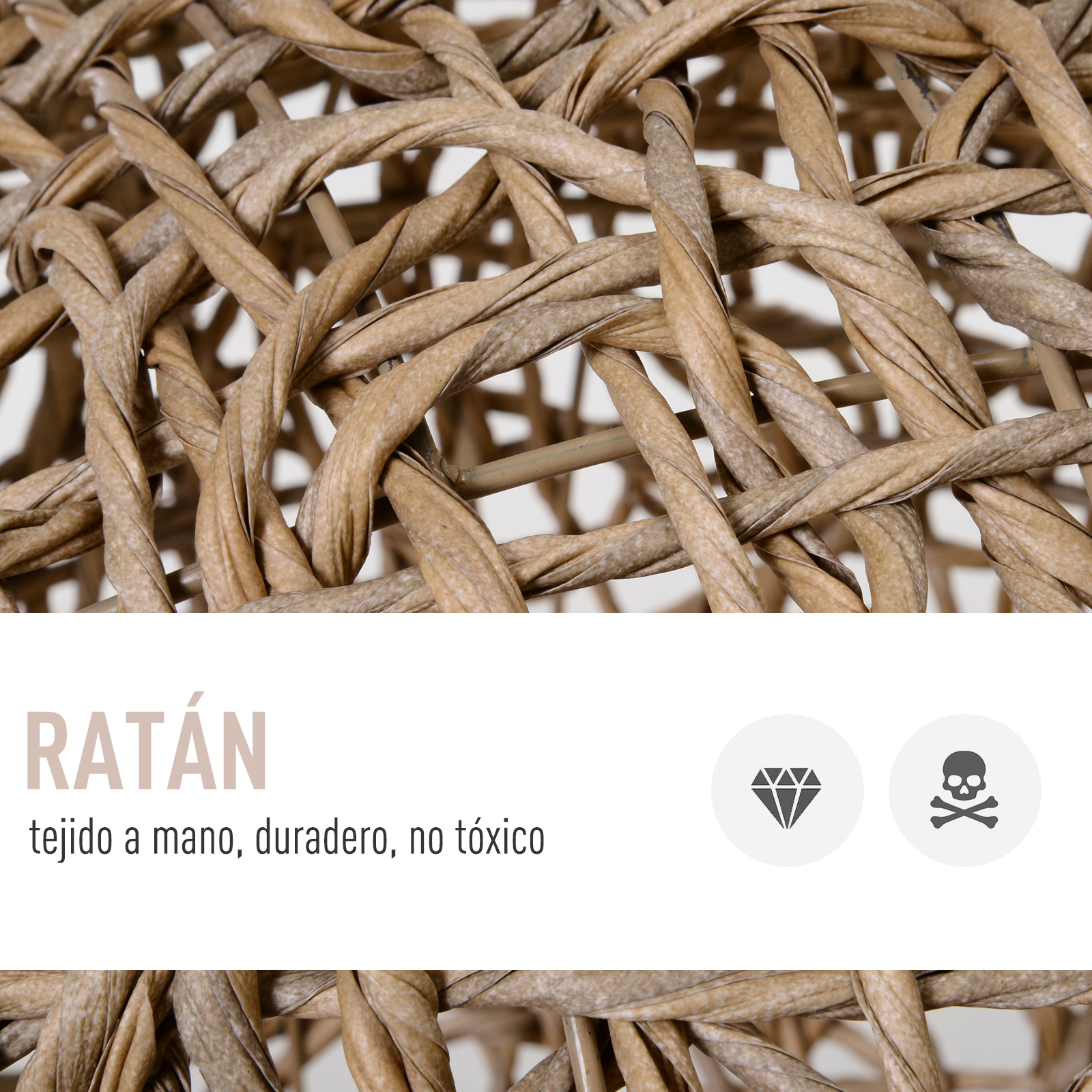 Primer plano de una esfera de ratán tejida. Presenta hebras entrelazadas de color marrón claro sobre un fondo blanco.