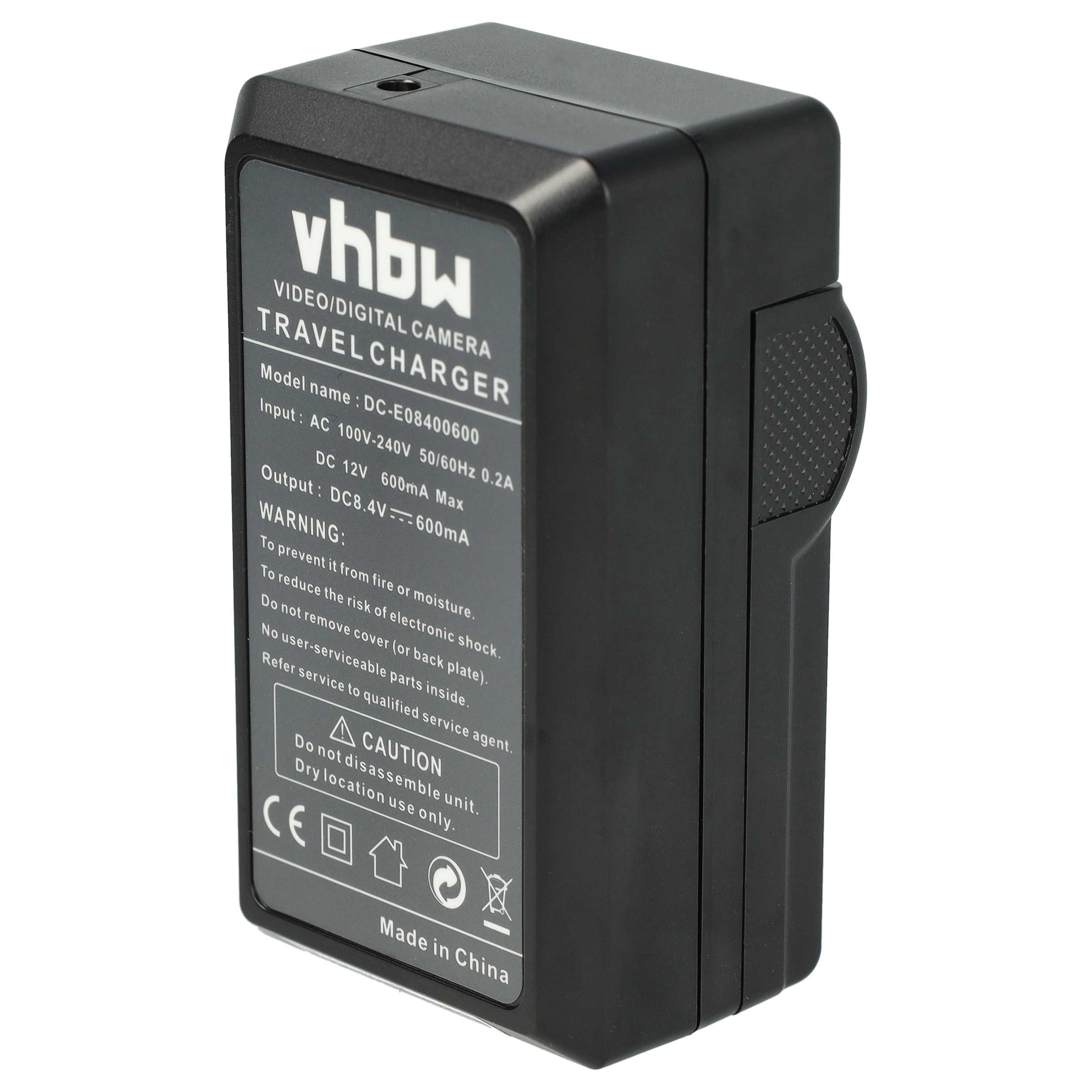 Ein schwarzes vhbw-Reiseladegerät. Es hat weißen Text mit Modell- und Warninformationen. Es ist mit "Made in China" gekennzeichnet.