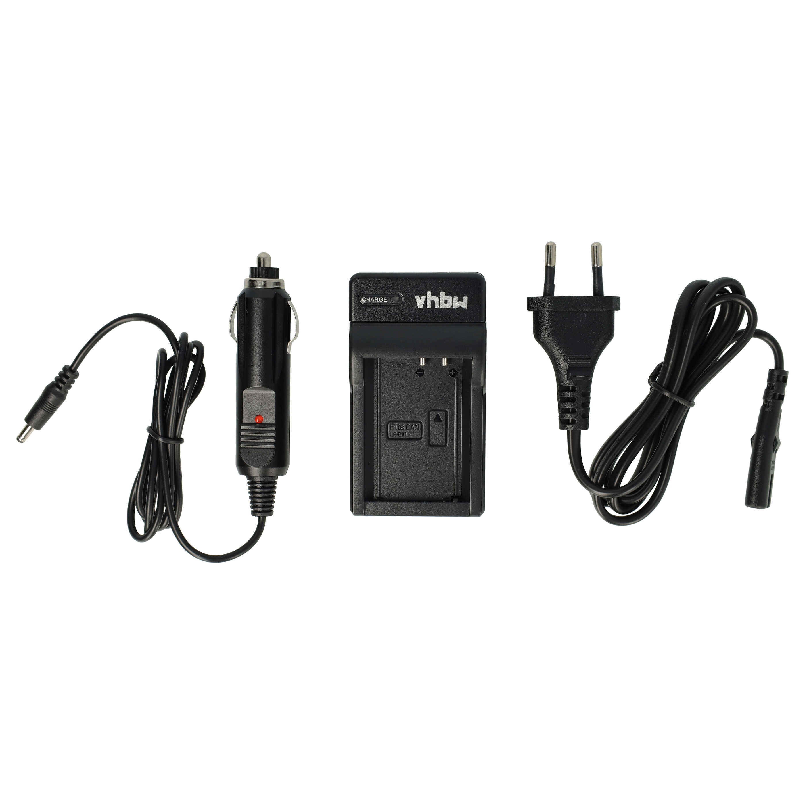 Ein schwarzes Kamera-Akkuladegerät mit einem Auto-Adapter und einem Netzkabel auf weißem Hintergrund.