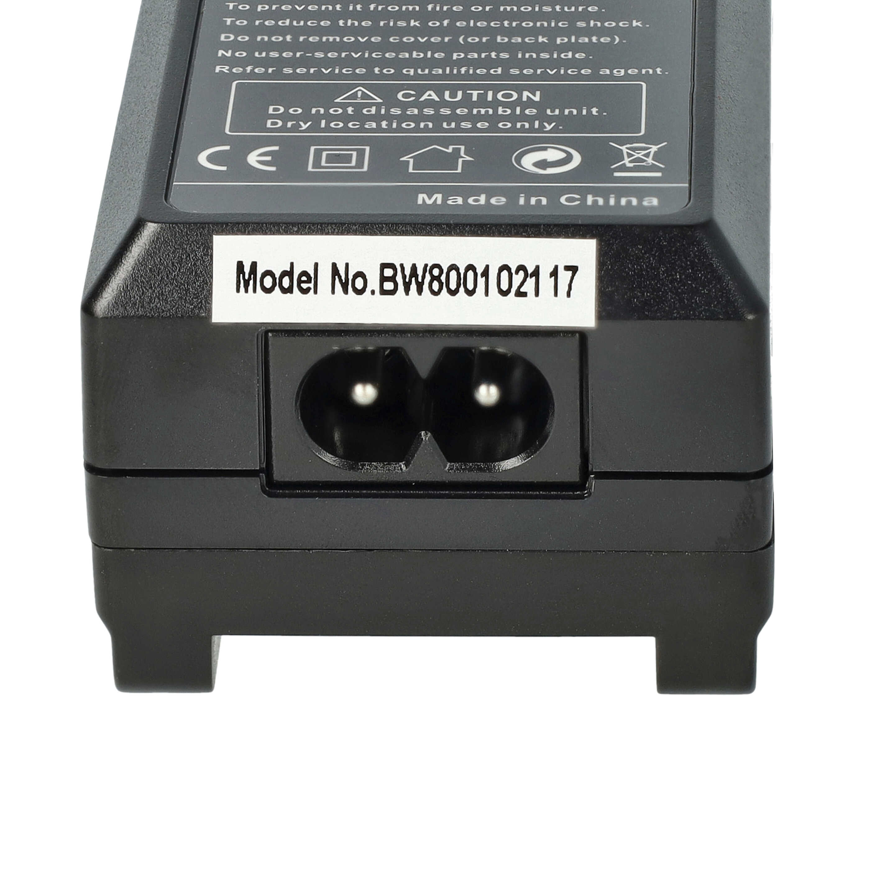 Schwarzer Netzadapter mit Stecker, Textetiketten und Modellnummer. Der Stecker hat zwei Löcher. Auf dem Etikett steht 'Made in China'.