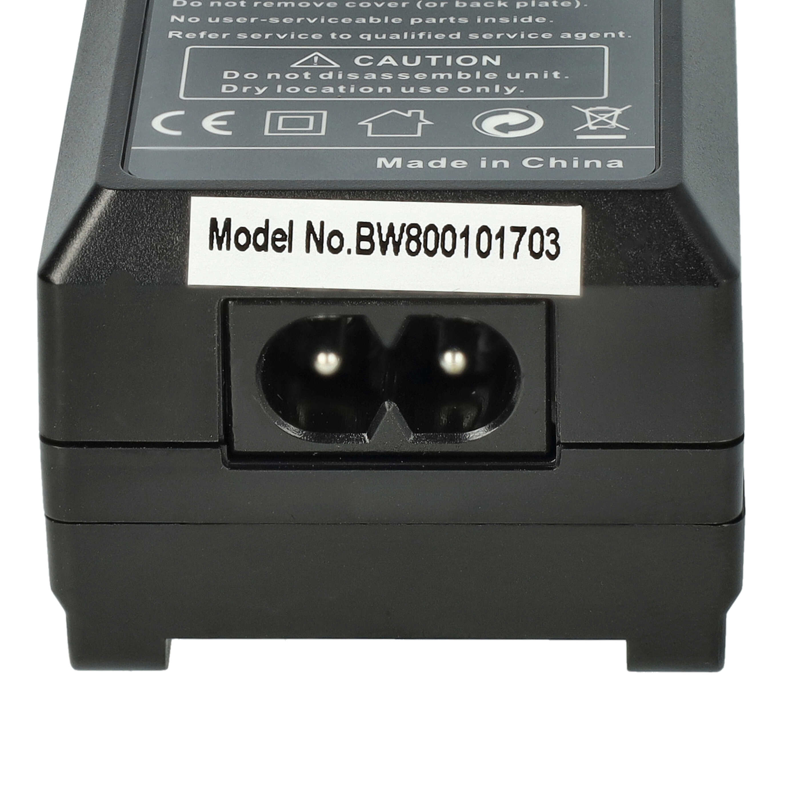 Ein schwarzes Netzteil mit einem zweipoligen Stecker. Es hat Warnschilder und der Text 'Made in China' ist sichtbar.