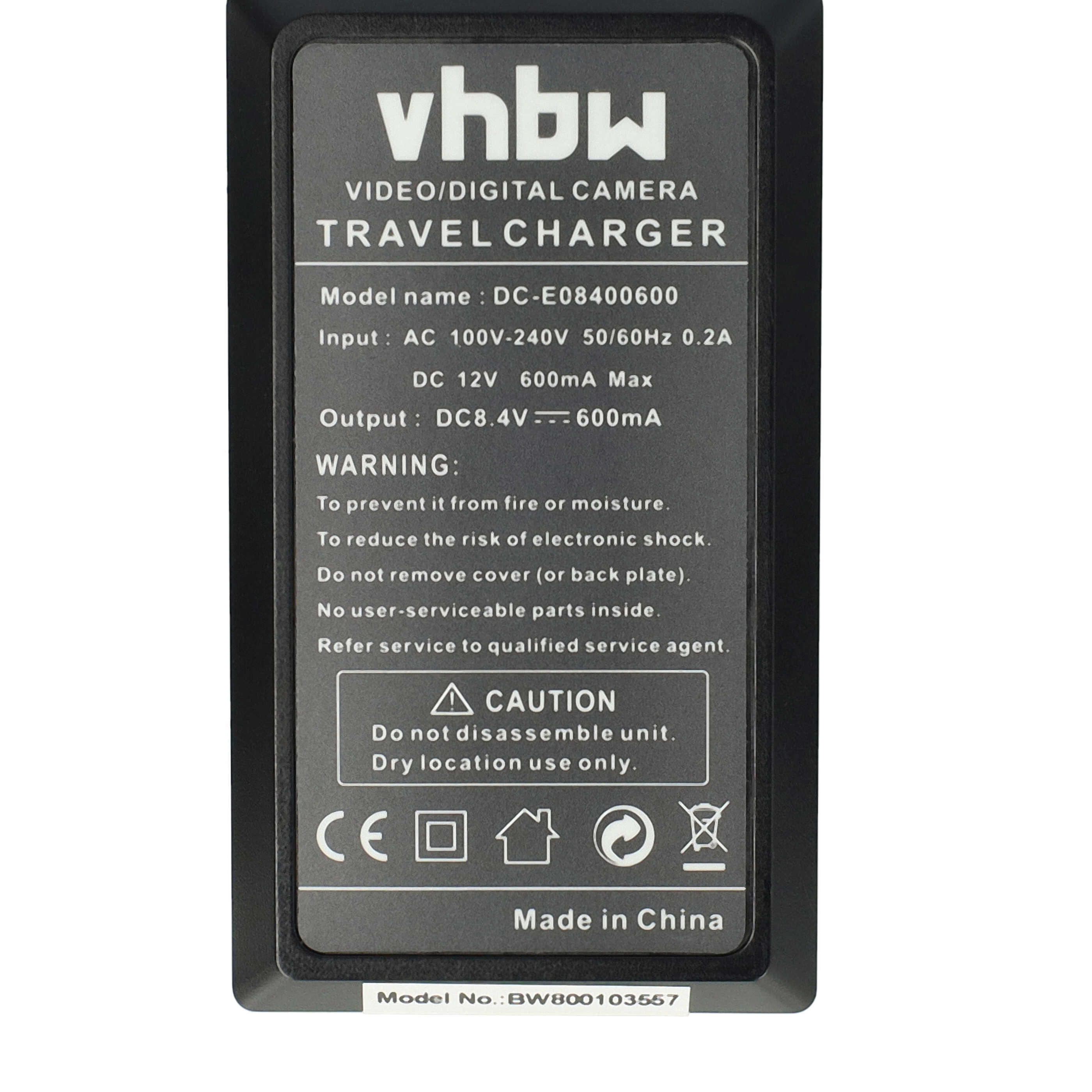 Schwarzes Reise-Ladegerät-Etikett mit weißem Text. Es ist zu lesen: 'vhbw VIDEO/DIGITAL CAMERA TRAVEL CHARGER' und Warnhinweise. 'Made in China'.