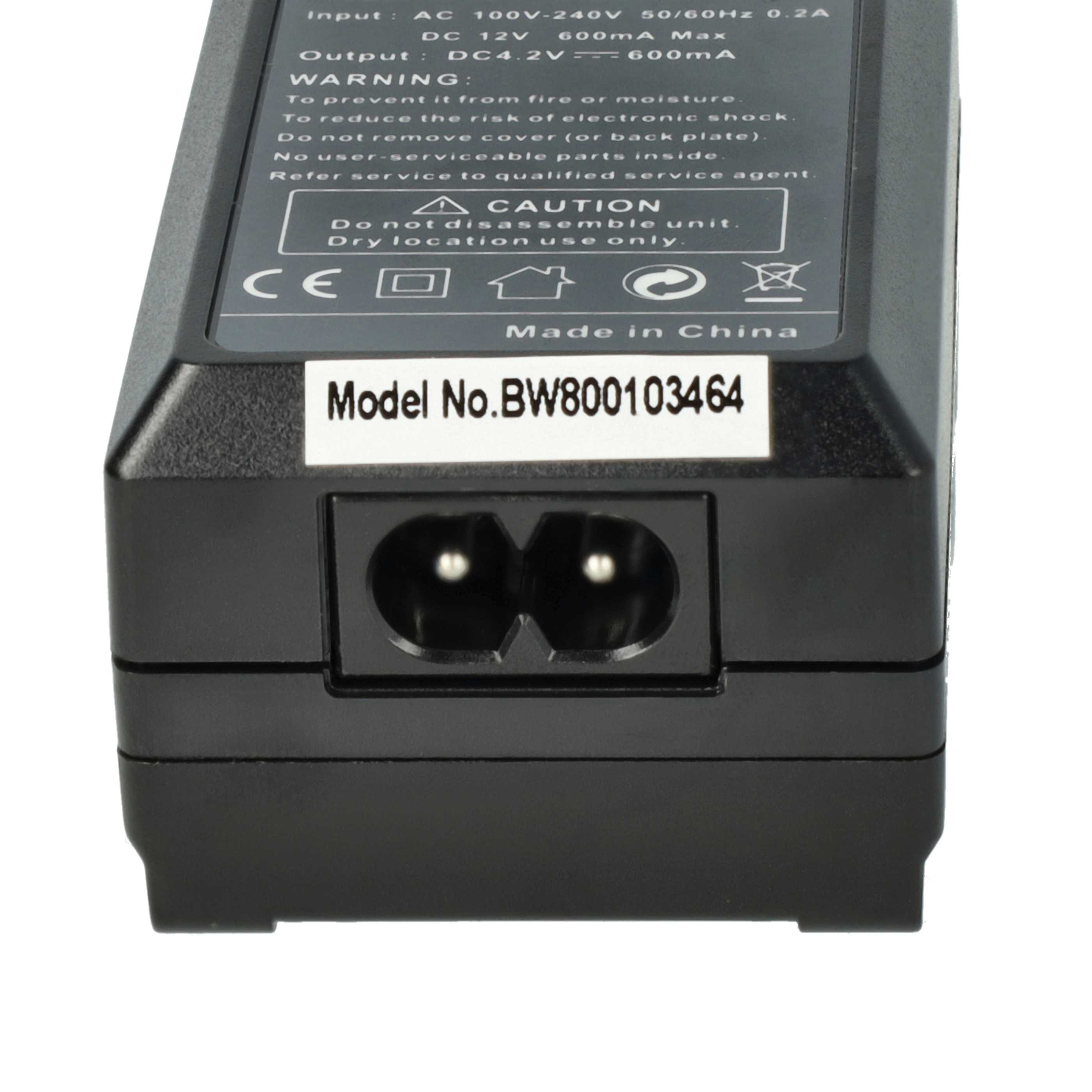 Ein schwarzes Netzteil mit Text, Modellnummer und Steckdose. Es hat ein Warnschild und wird in China hergestellt.