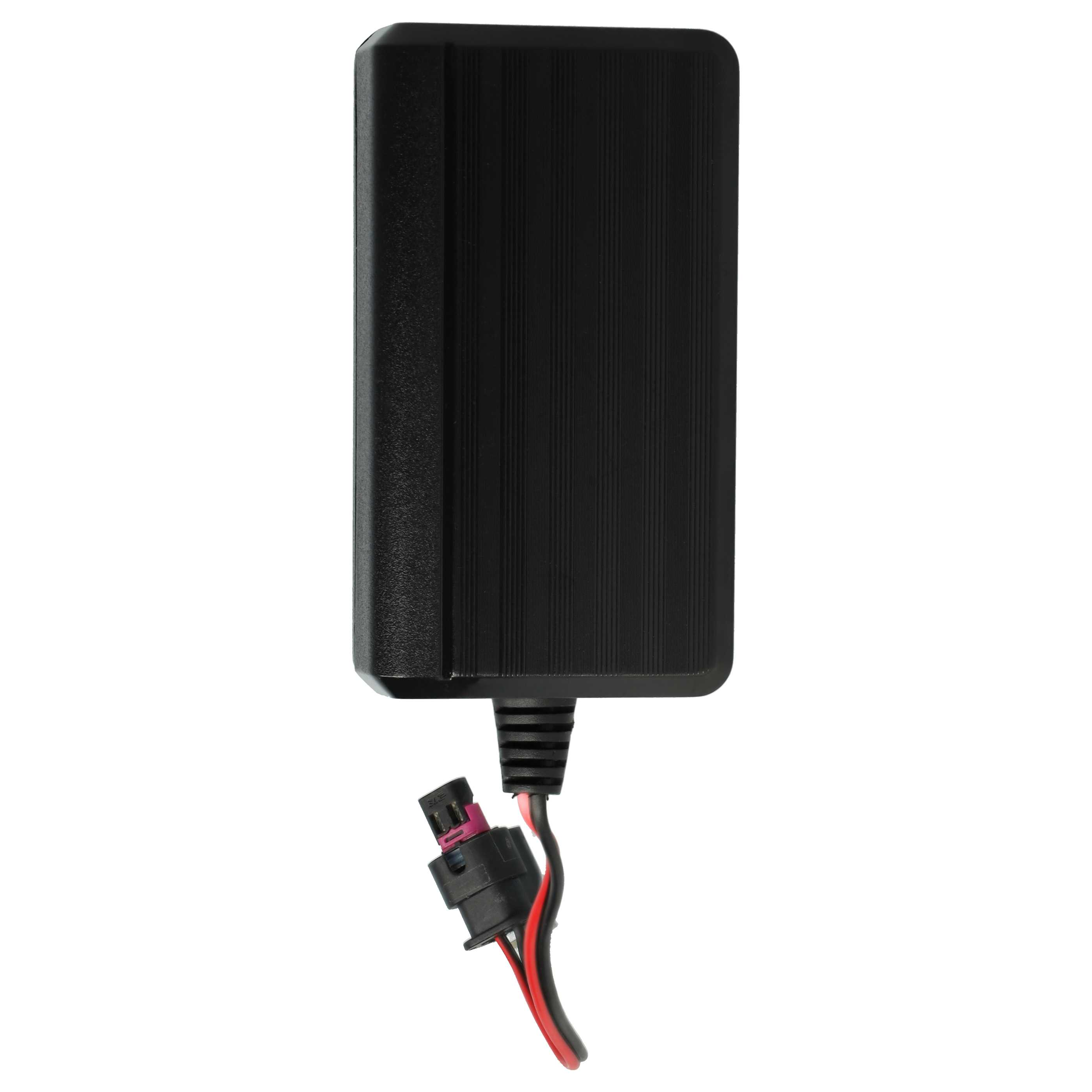 Ein schwarzes rechteckiges Gerät mit strukturierter Oberfläche und einem angeschlossenen Kabel mit einem schwarz-roten Stecker.
