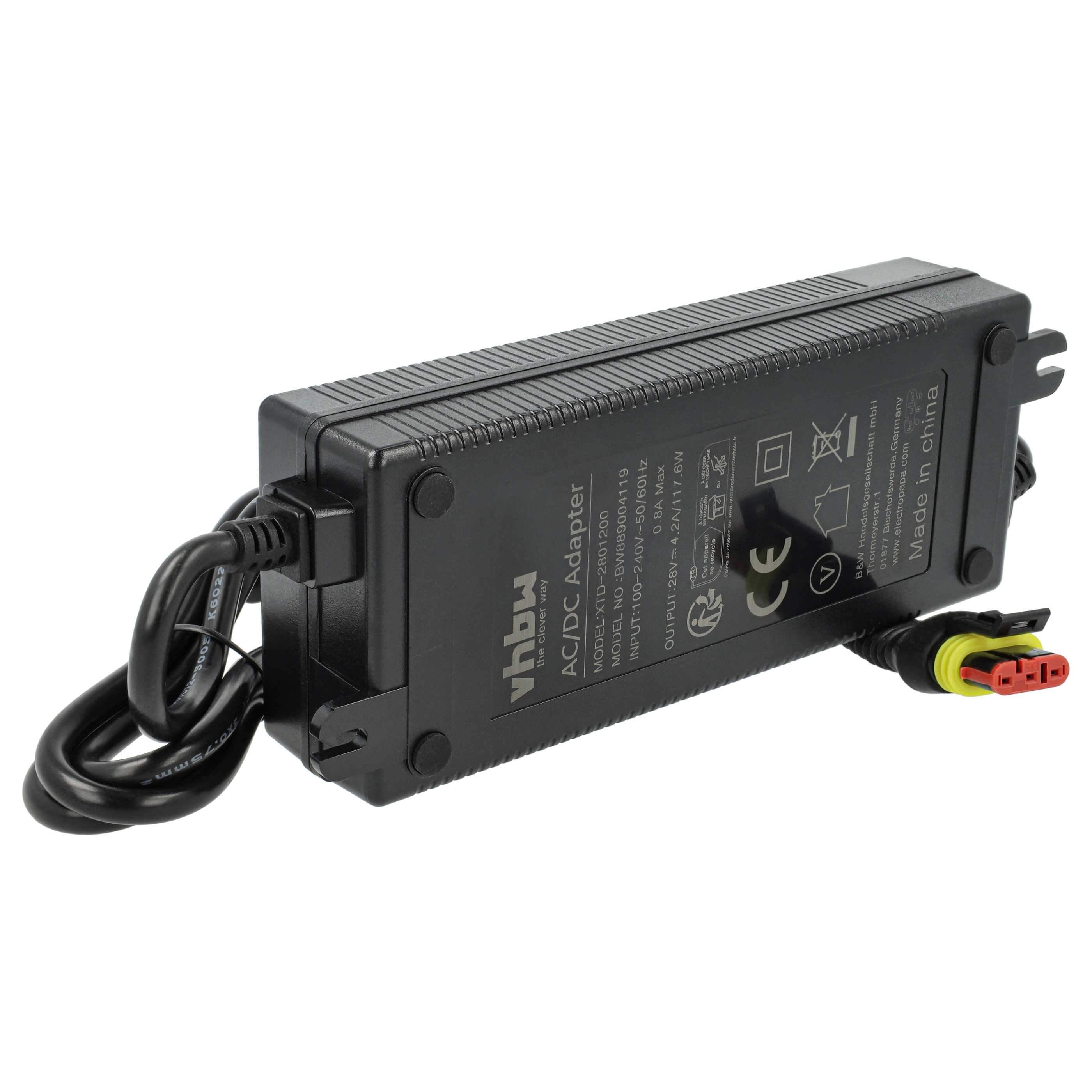 Schwarzer AC/DC-Adapter mit schwarzem Kabel und gelb-rotem Stecker.
