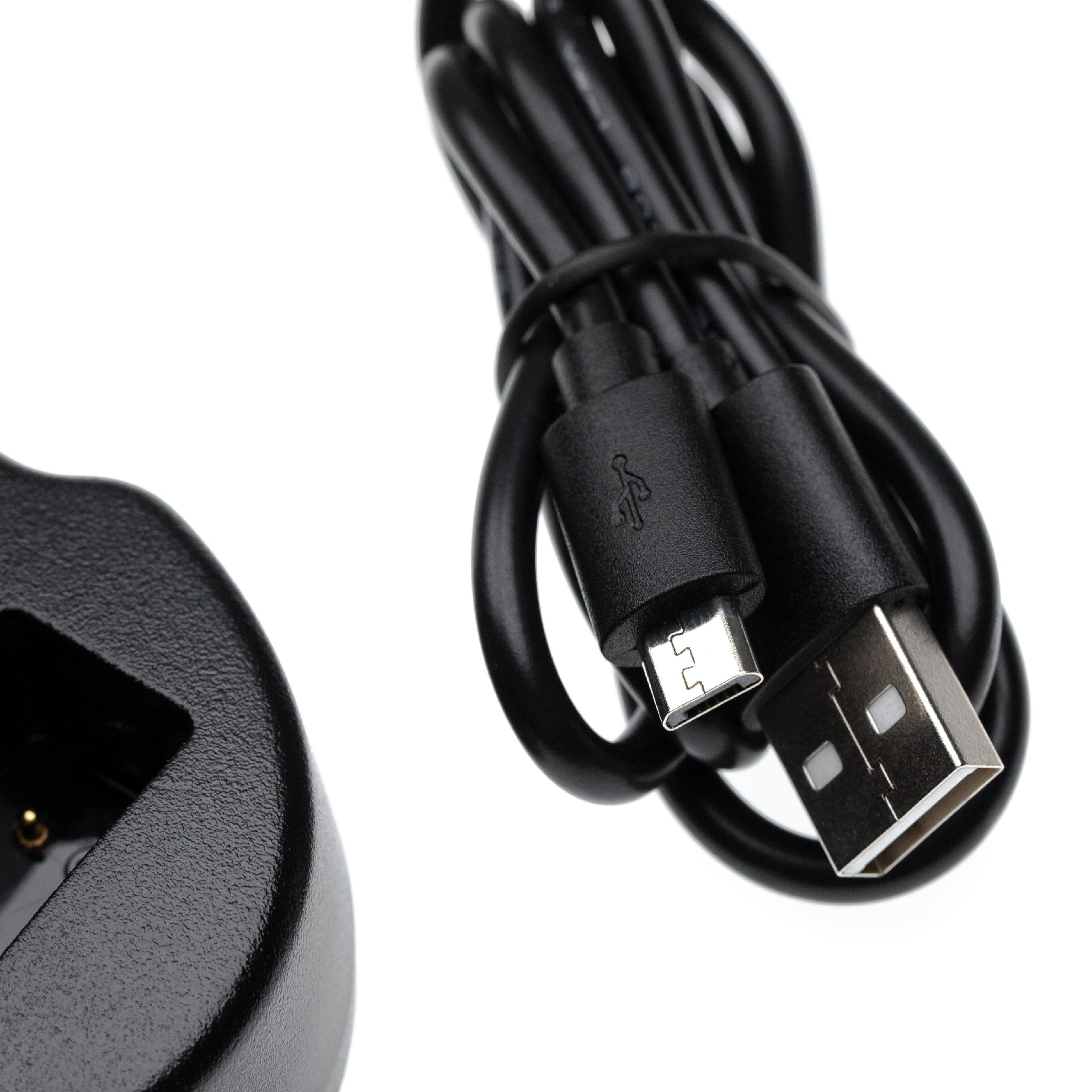 Nahaufnahme eines schwarzen USB-Kabels mit USB- und Micro-USB-Anschluss. Links ist ein schwarzes Ladegerät.