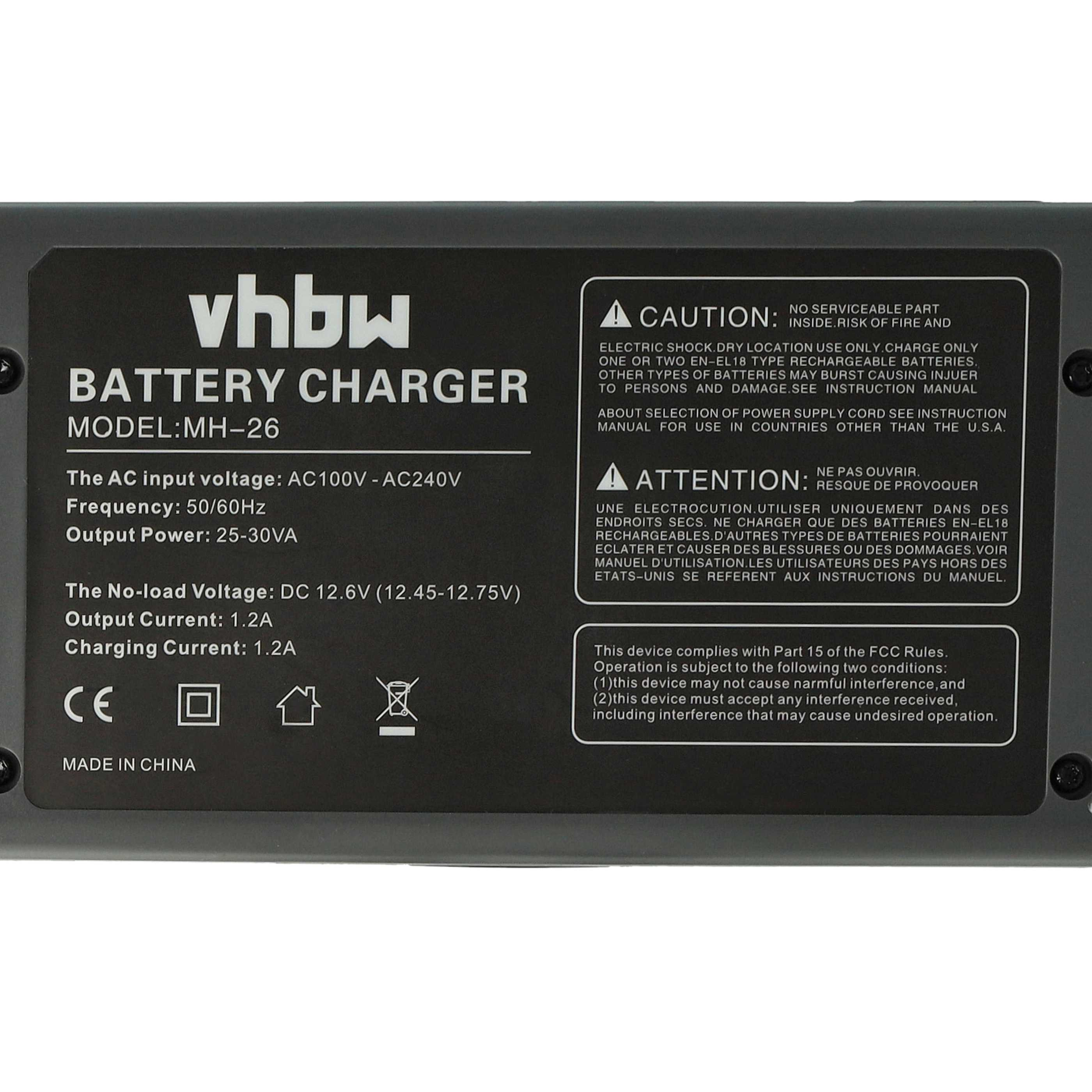 Ein schwarzes Batterieladegerät mit weißem Text. Es zeigt den Markennamen, das Modell, die Eingangsspannung und die Ausgangsleistung.