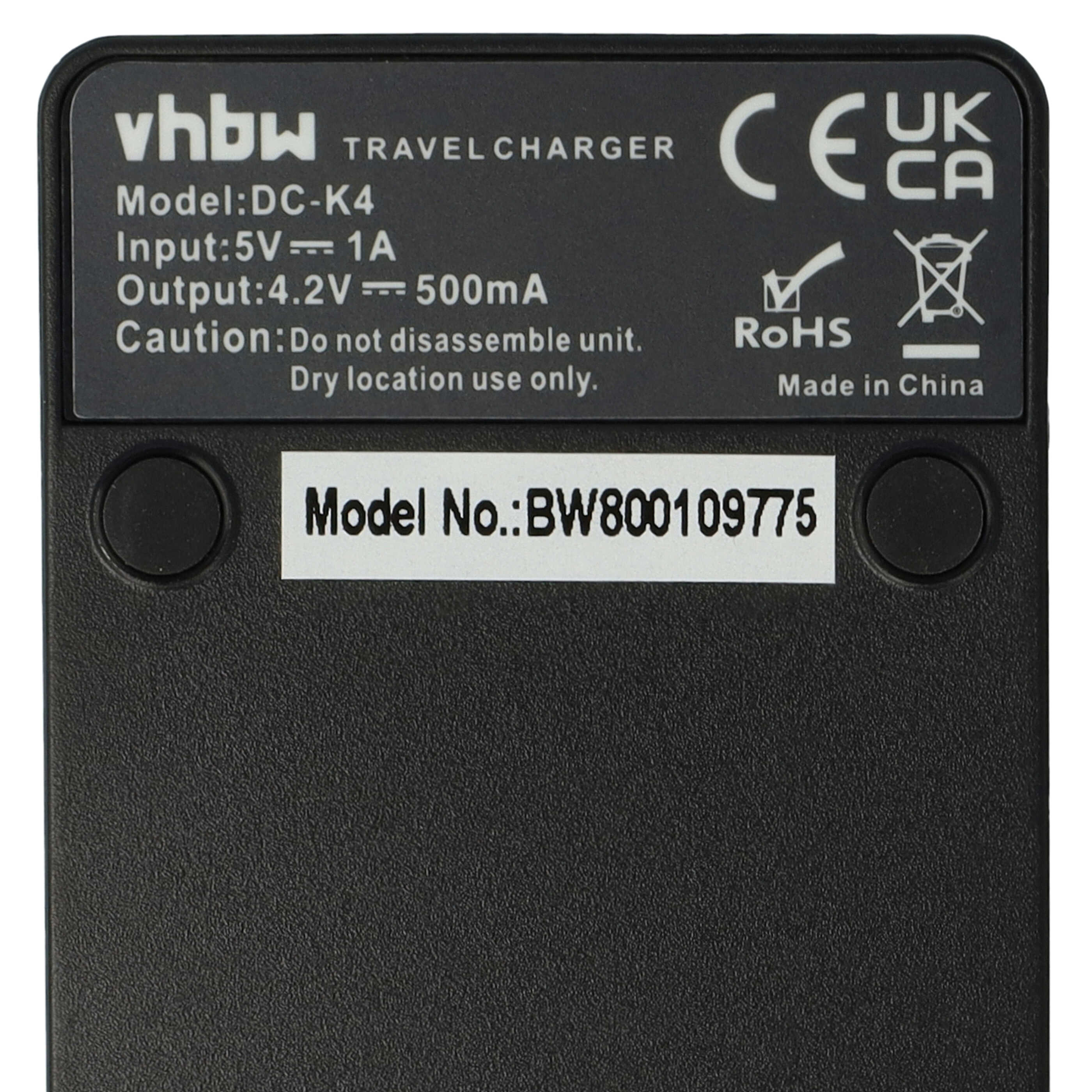 Schwarzes Reise Ladegerät mit weißem Text: 'vhbw', Modellinformationen und Sicherheitssymbole. Text enthält 'Made in China'.