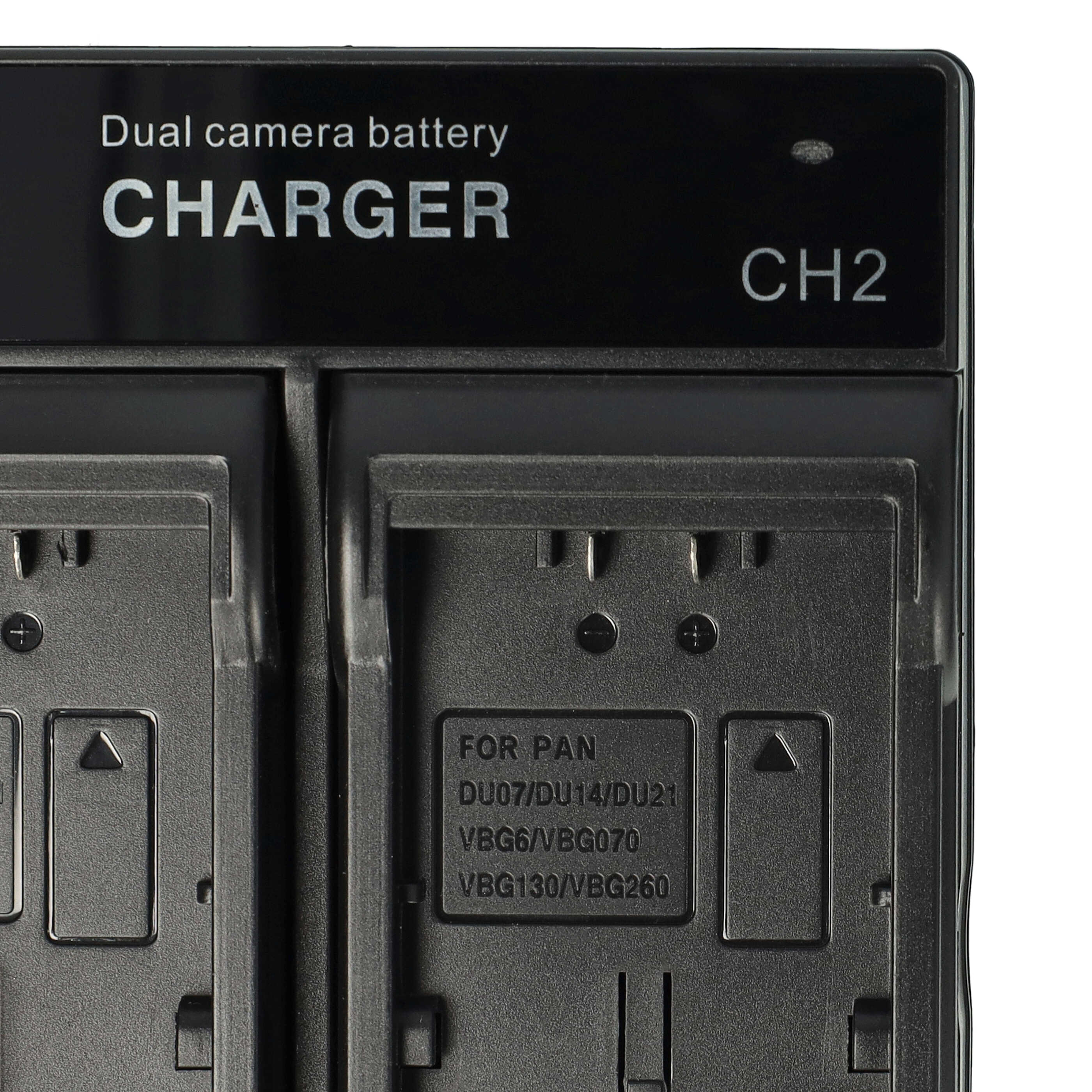 Ein schwarzes Dual-Kamera-Batterieladegerät. Der Text oben lautet 'Dual-Kamera-Akku CHARGER CH2'. Darunter steht 'FOR PAN' mit Modellnummern.