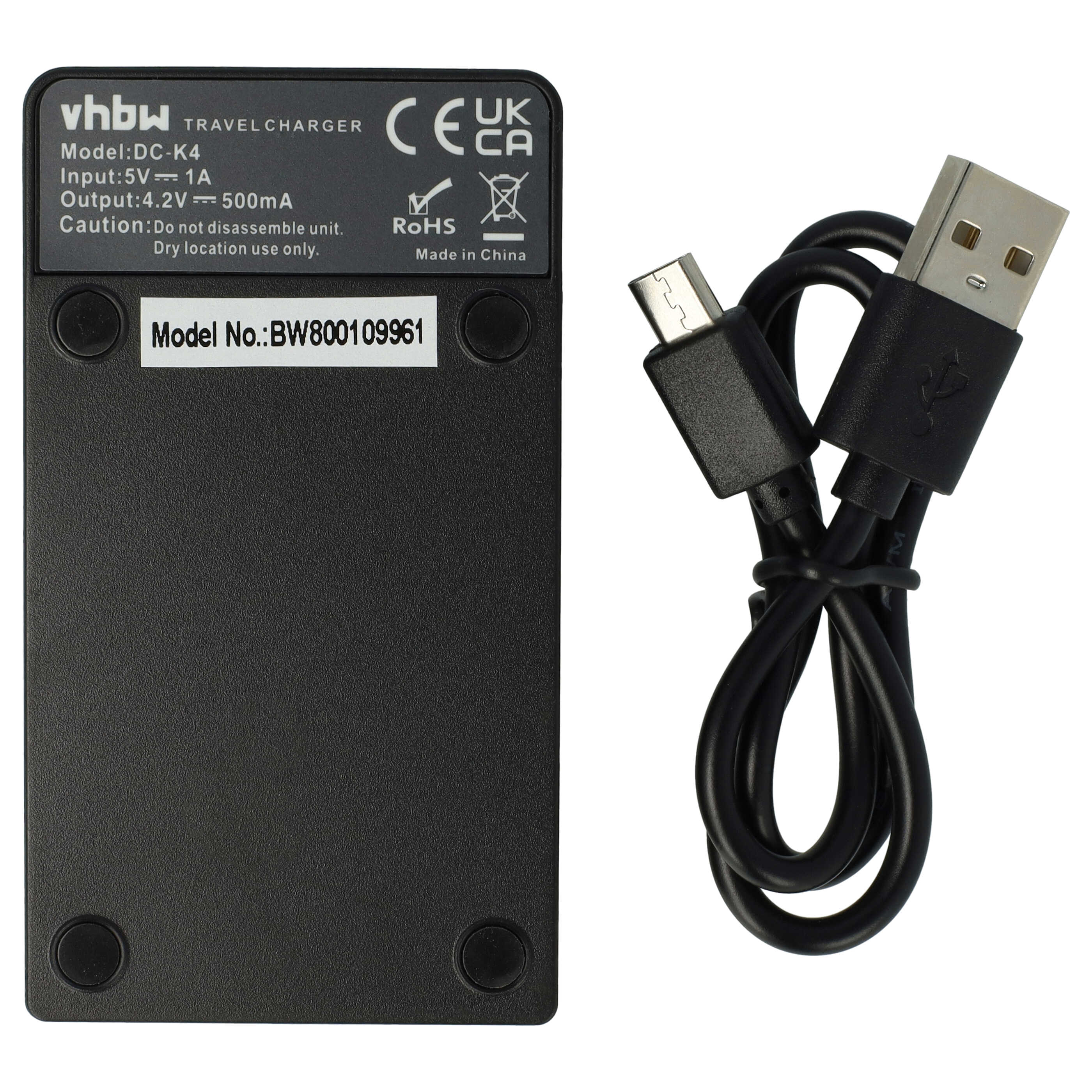 Schwarzes Reise-Ladegerät mit USB-Kabel. Ladegerät hat Text und Symbole. Kabel ist schwarz.