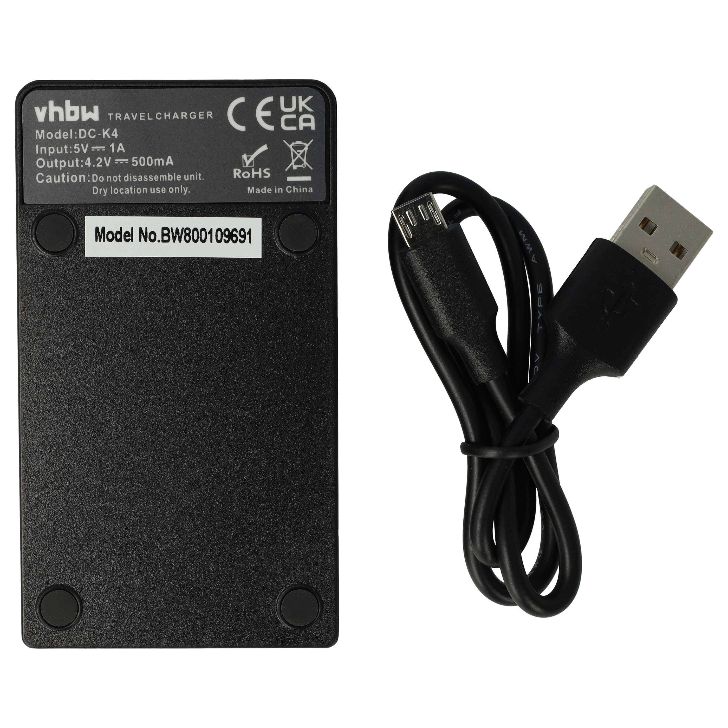 Ein schwarzes Reisegerät mit USB-Kabel. Das Ladegerät ist mit Text versehen, einschließlich Modellnummer und Spezifikationen.