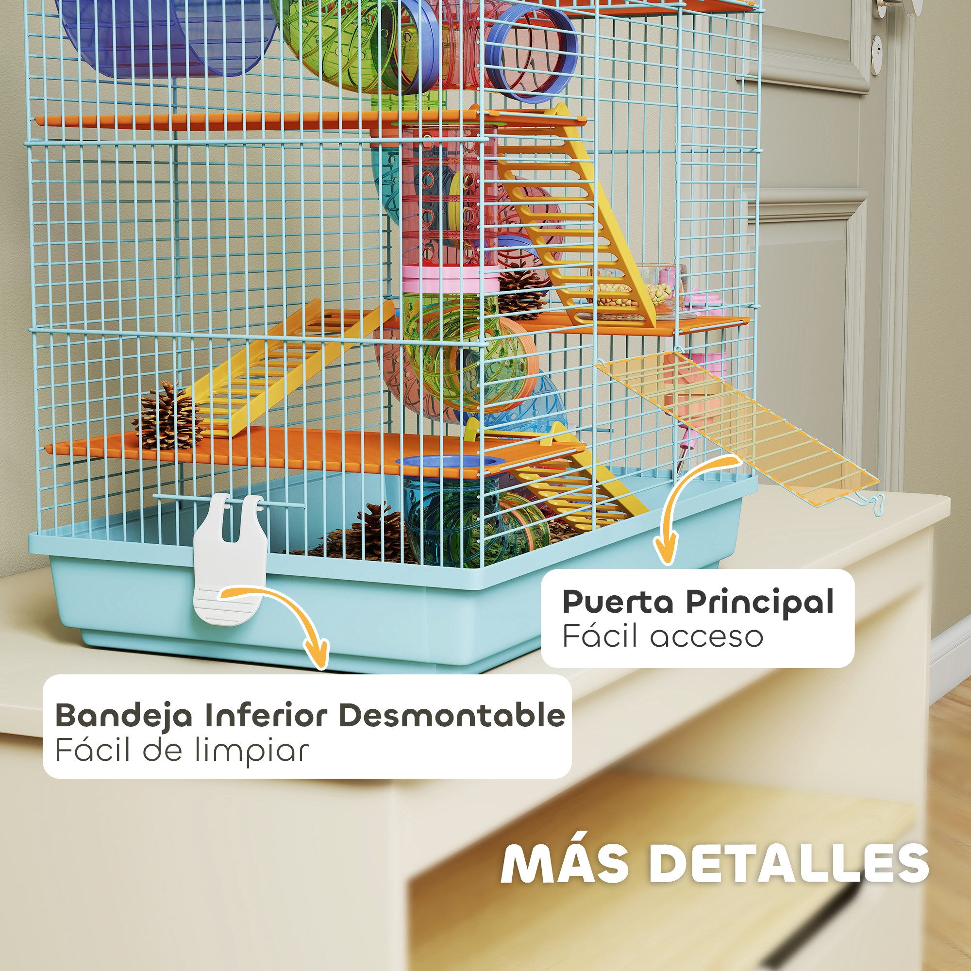 Una jaula azul y naranja para hámsteres con escaleras, túneles y plataformas, colocada sobre una mesa blanca. Puerta y etiquetas de texto visibles.