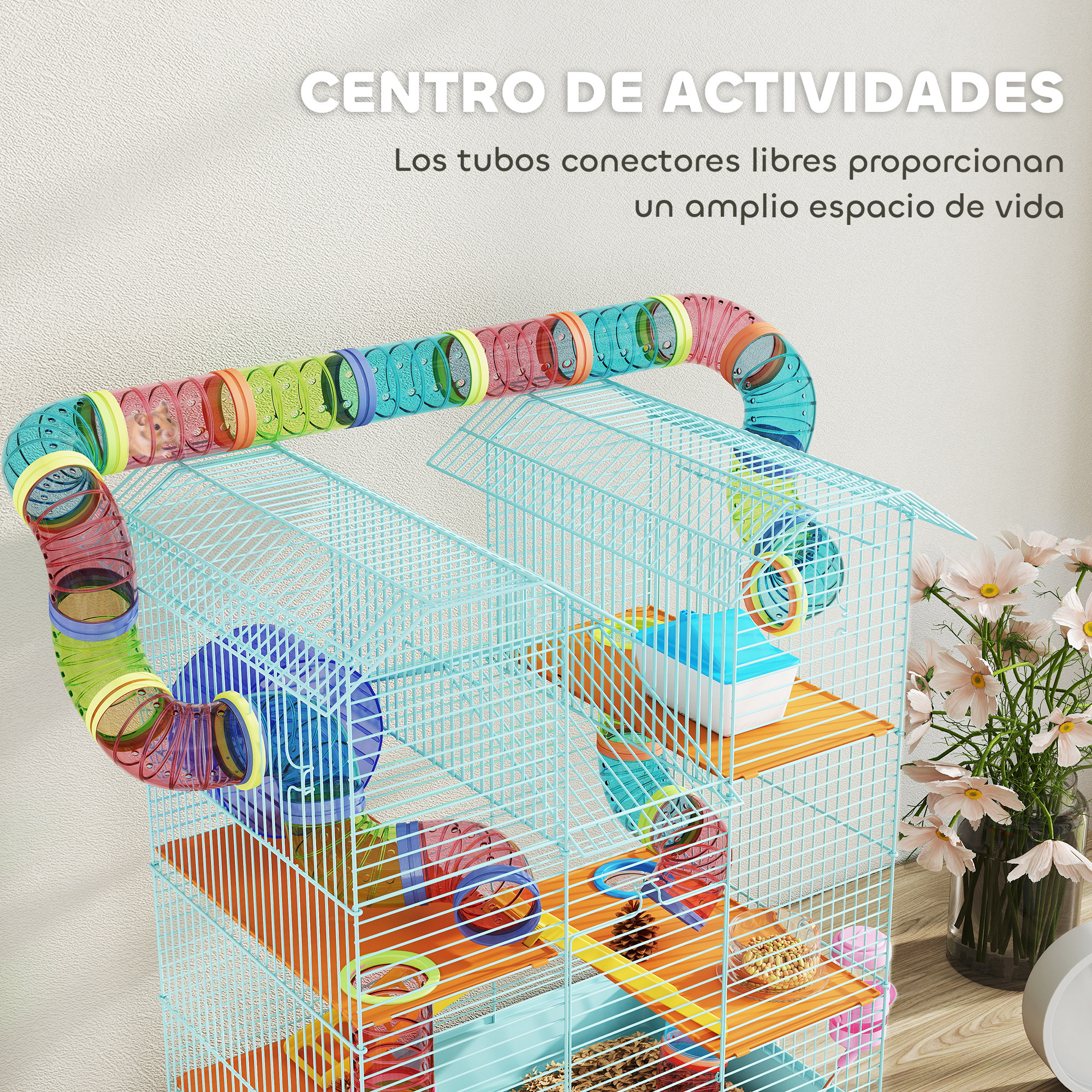 Una jaula para hámsteres con tubos y accesorios coloridos. También se ven flores y un suelo de madera. La jaula es azul.