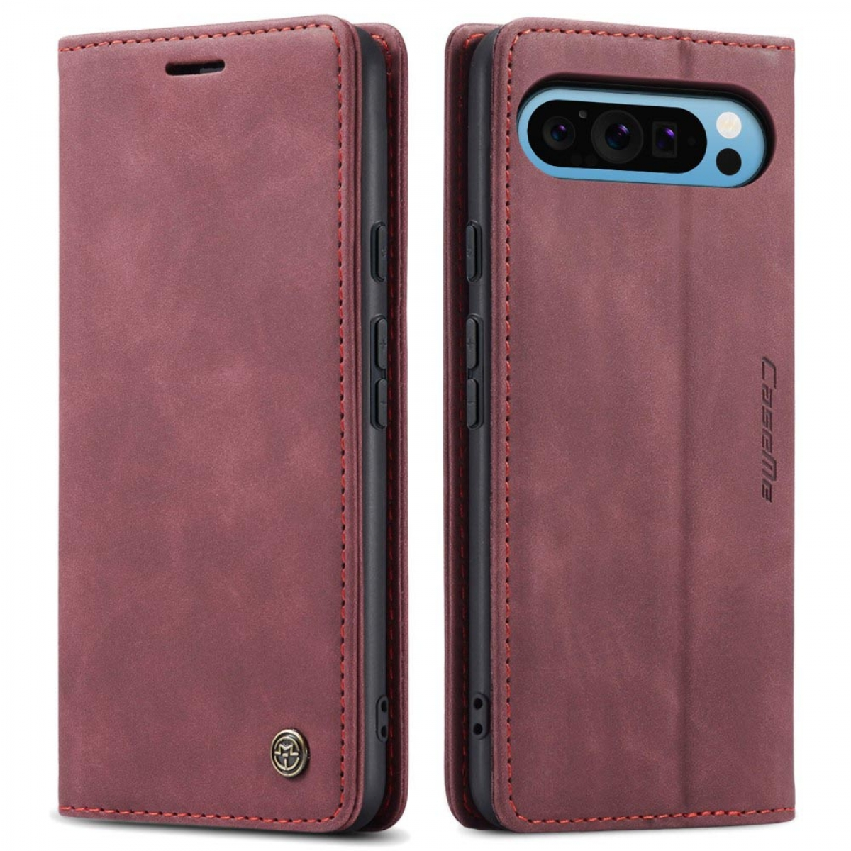 Eine bordeauxfarbene Leder-Handyhülle, geöffnet, um das Telefon freizugeben. Rote Nähte und ein Metall-Emblem. CaseMe-Logo sichtbar.
