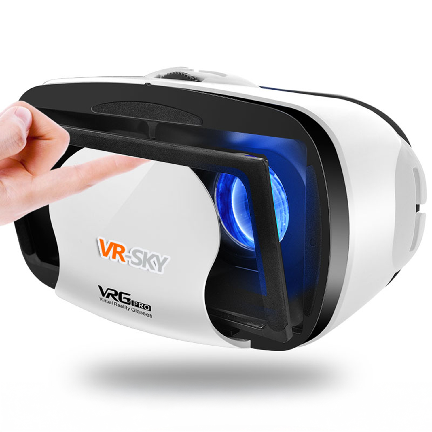 Un visore VR bianco con dettagli neri. Una mano tocca la cornice. L'obiettivo è blu. Testo 'VR-SKY' e 'VRG PRO'.