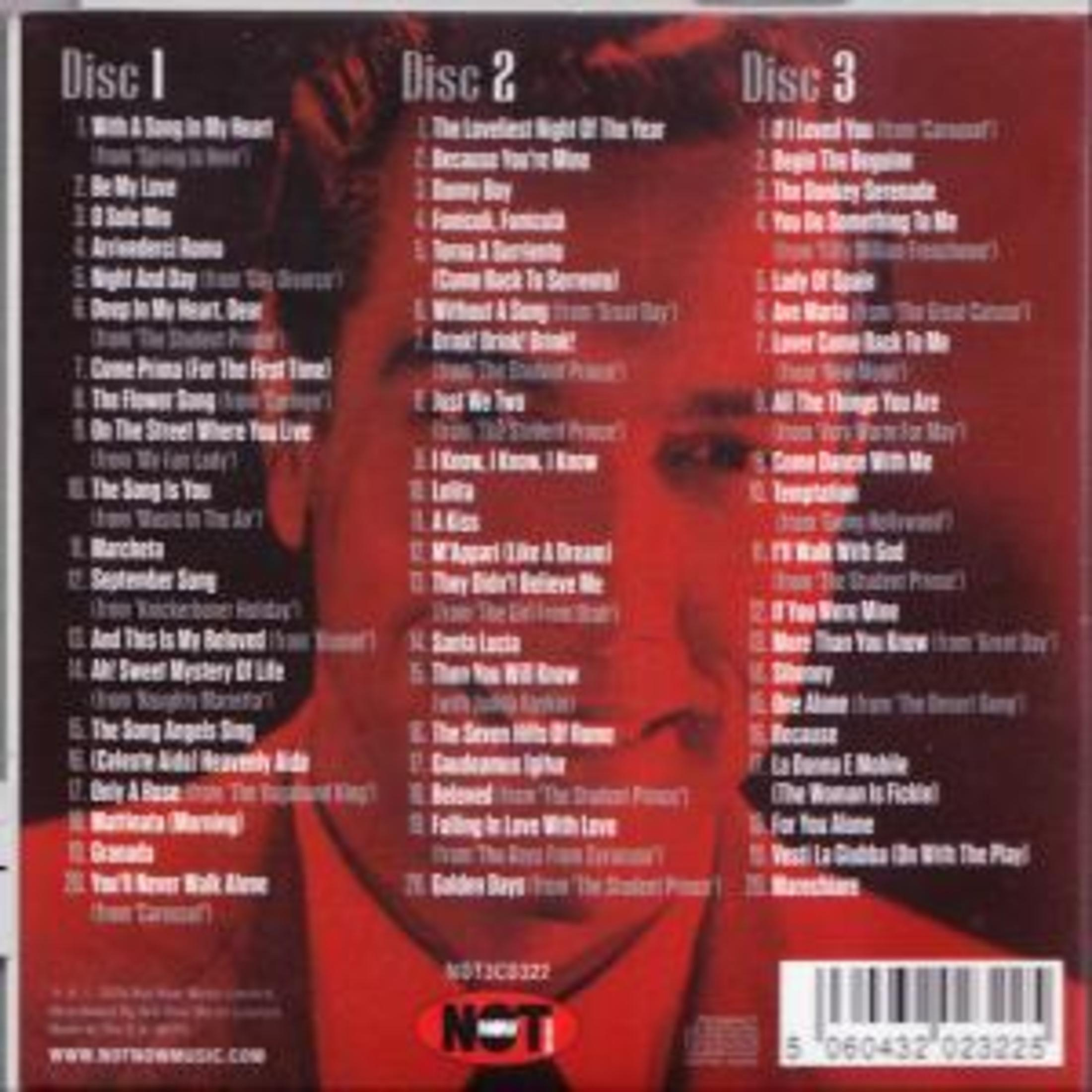 CD-Cover listet Songs auf drei Discs mit rotem Hintergrund. Das Gesicht eines Mannes ist teilweise sichtbar.