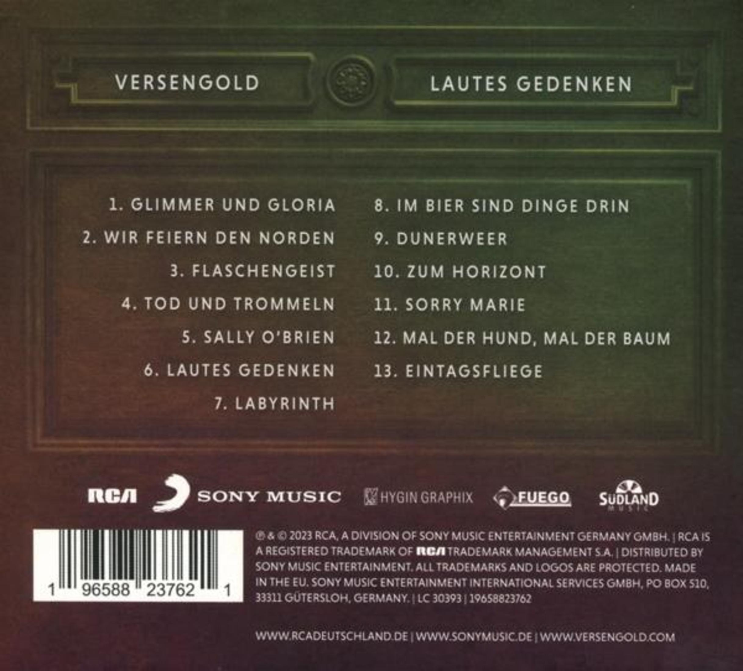Albumcover mit Titelliste und Logos auf dunklem Hintergrund mit Grün- und Goldtönen, das Band- und Produktionsdetails zeigt.
