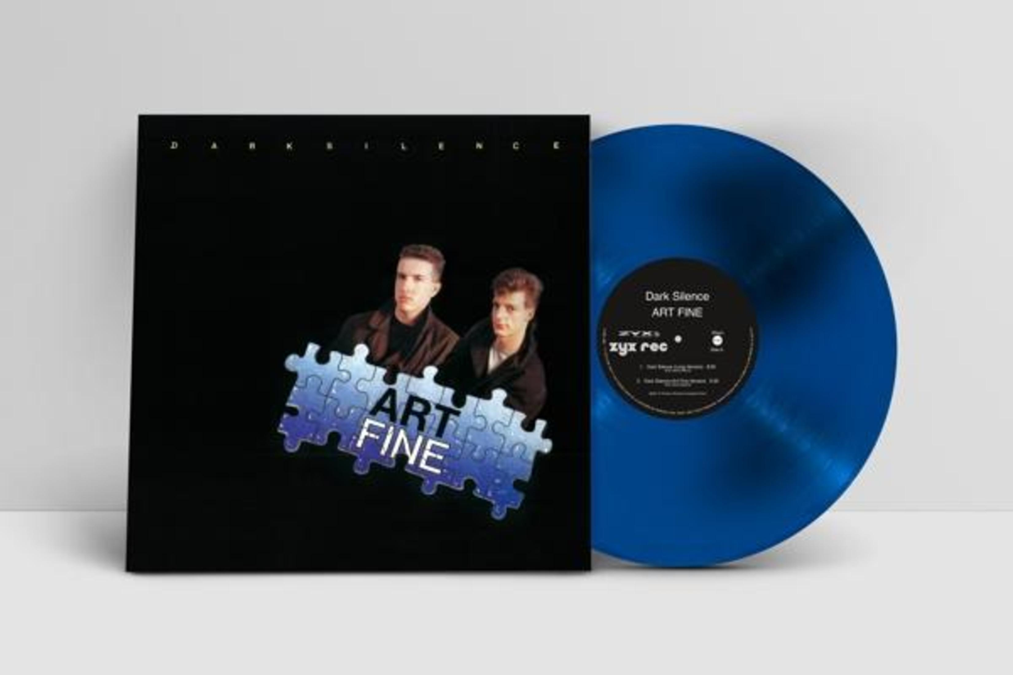 Albumcover für Dark Silence, mit zwei Männern, einem Puzzle mit "ART FINE" und einer blauen Vinyl-Schallplatte.