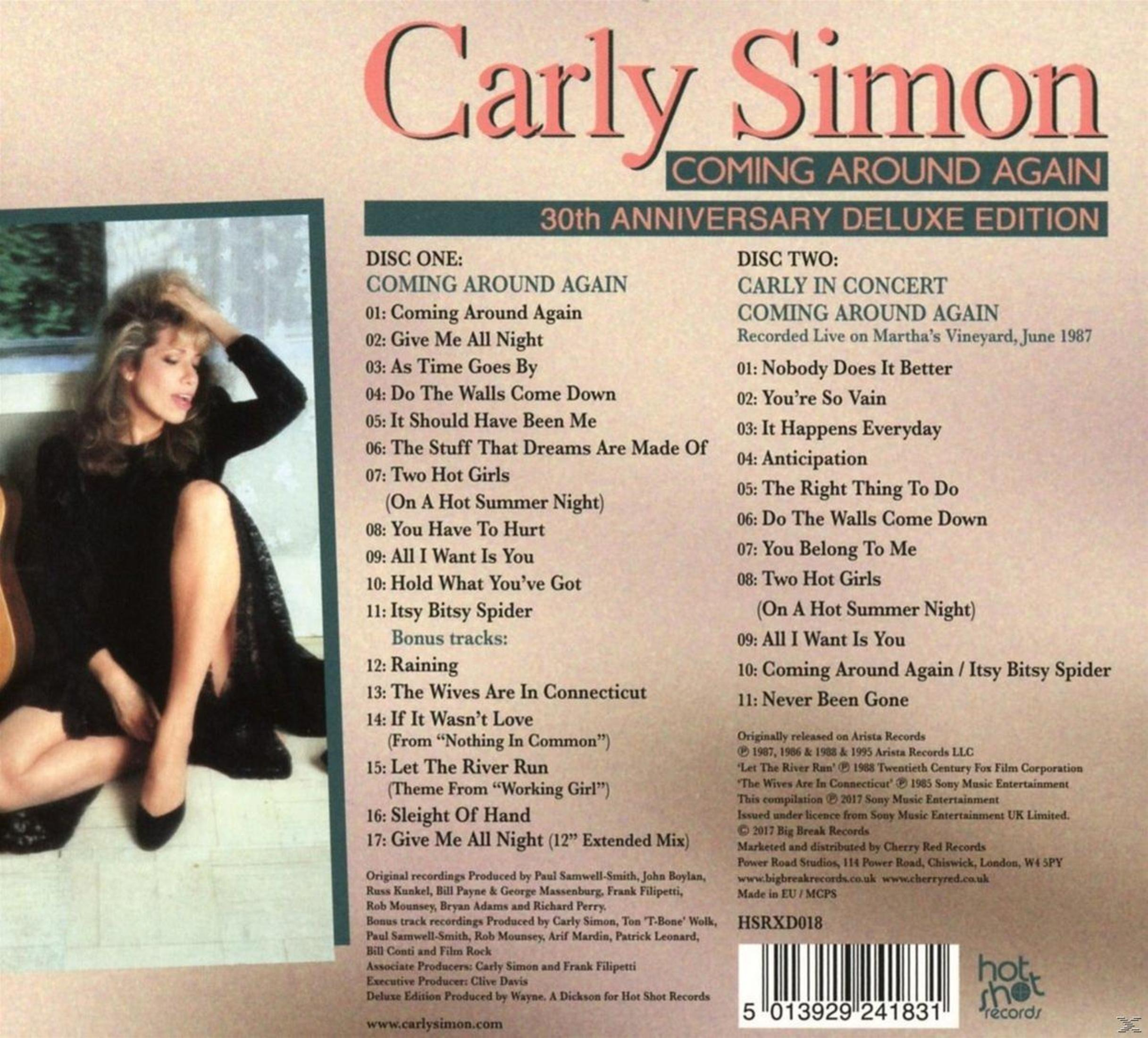 Carly Simon-Albumcover. Sie trägt ein schwarzes Kleid, eine Titelliste ist sichtbar. Text: Coming Around Again, 30th Anniversary Deluxe Edition.