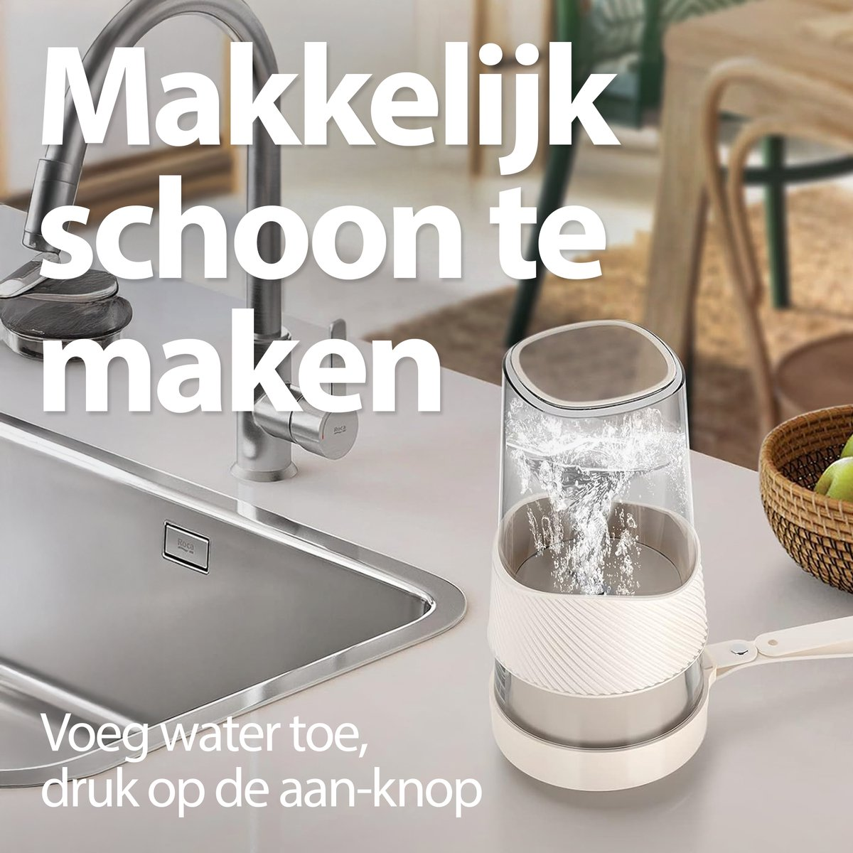 Een waterdispenser met water erin, vlakbij een gootsteen en een mand met appels. Tekst: gemakkelijk schoon te maken. Voeg water toe, druk op.