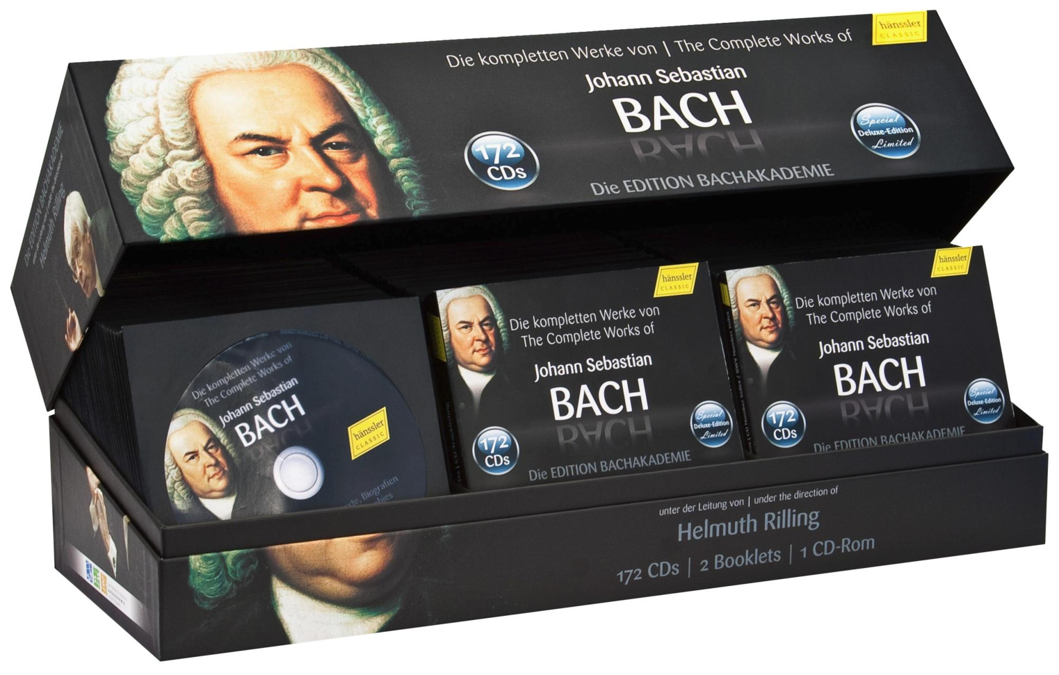 Eine Box mit den Gesamtwerken von Johann Sebastian Bach auf CDs. Die Box ist schwarz und hat Text und ein Bild von Bach.