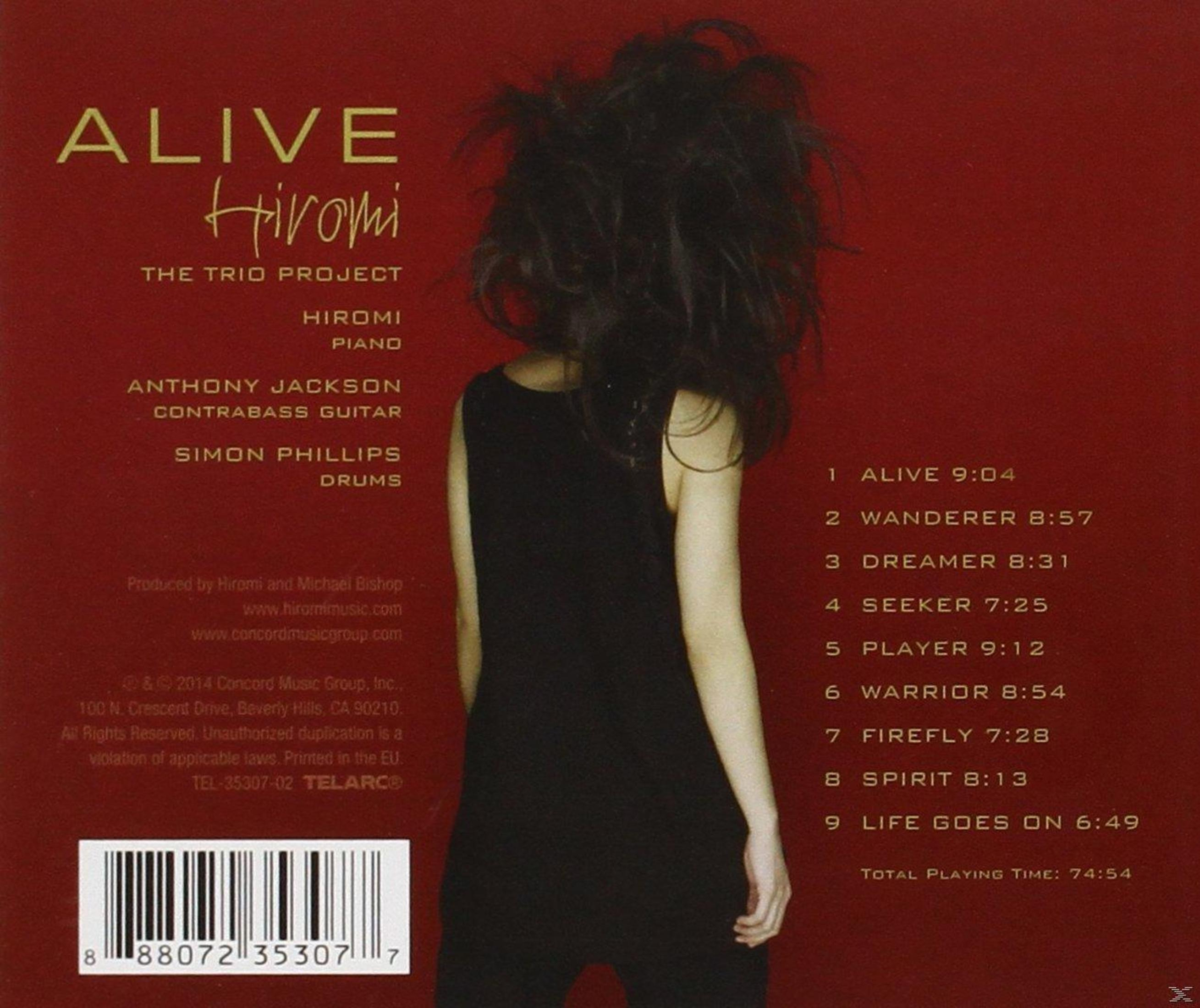 CD-Cover mit dem Rücken einer Frau, Albumtitel 'Alive', Künstlerin Hiromi. Roter Hintergrund mit Titelliste und Credits.