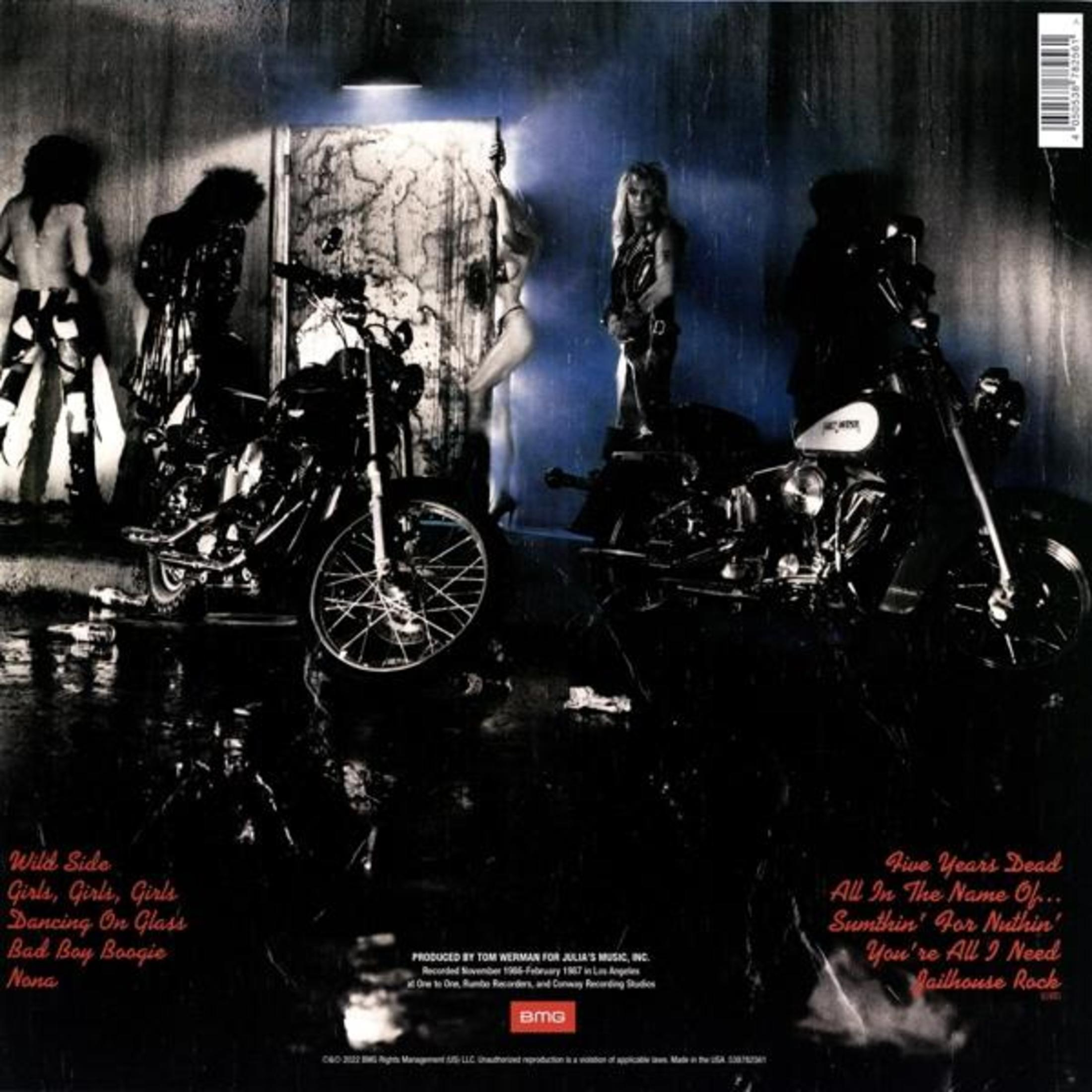 Albumcover mit Personen, Motorrädern und einer Frau. Wasser am Boden, dunkle Umgebung und Text.