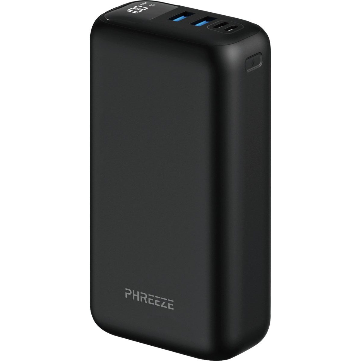 Zwarte powerbank met display met 100%. Merknaam PHREEZE staat onderaan gedrukt. Poorten zijn zichtbaar aan de bovenkant.