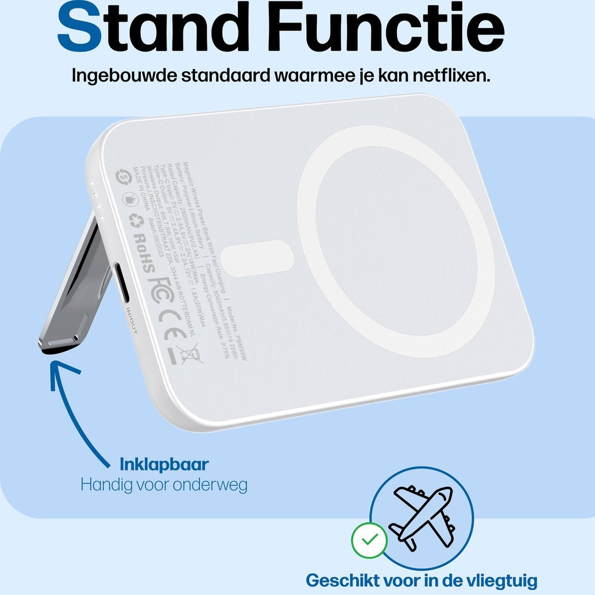 Een witte draadloze oplader met een standfunctie, opvouwbaar en geschikt voor gebruik in het vliegtuig, met tekst en pictogrammen.