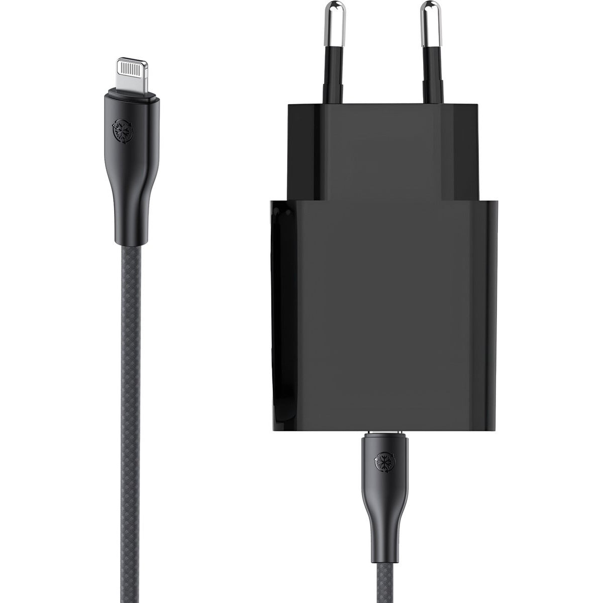 Een zwarte telefoonlader met een lightning kabel en een Europese stekker. De kabel is grijs en getextureerd.