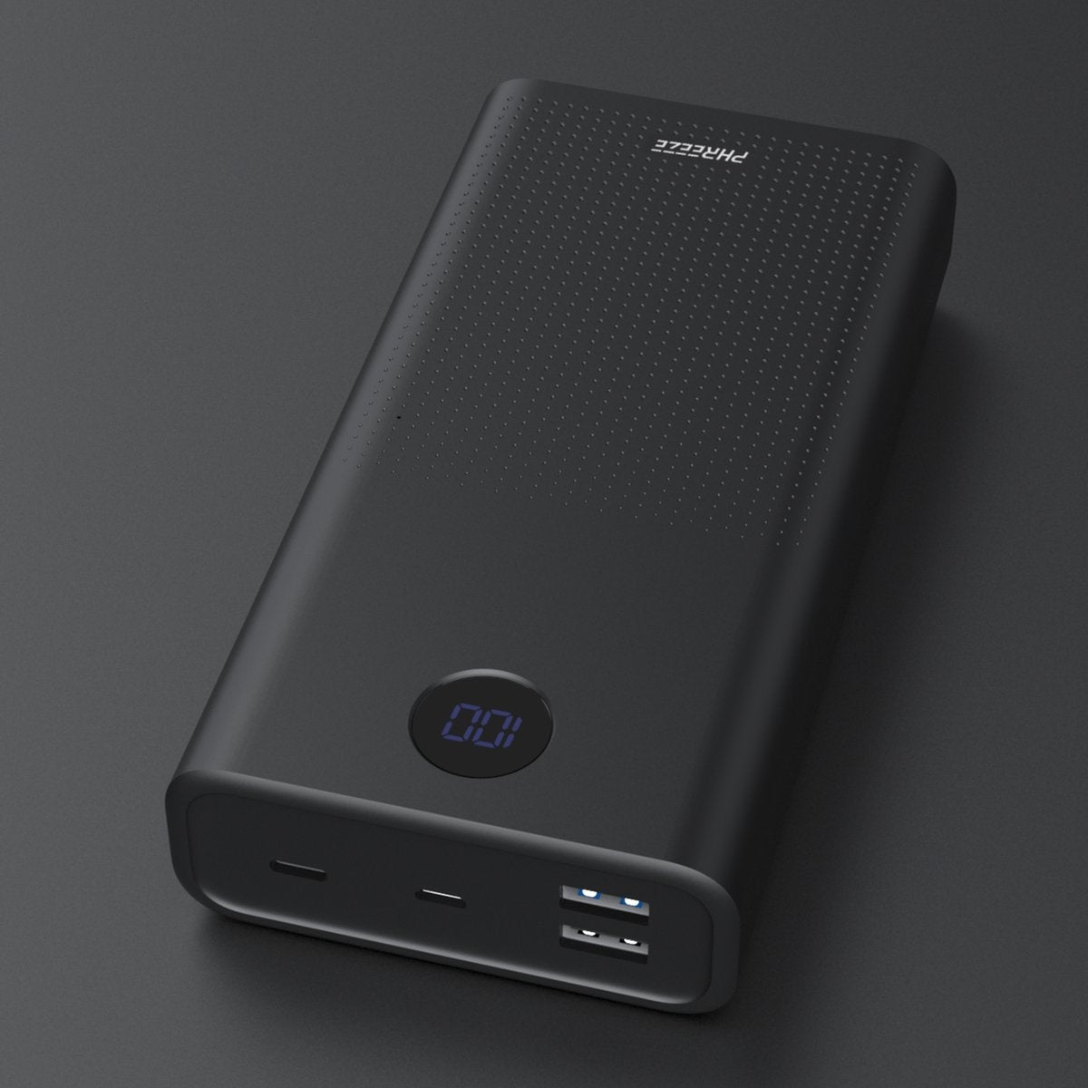 Zwarte powerbank met digitaal display '100'. Poorten aan de onderkant, gestructureerd oppervlak.